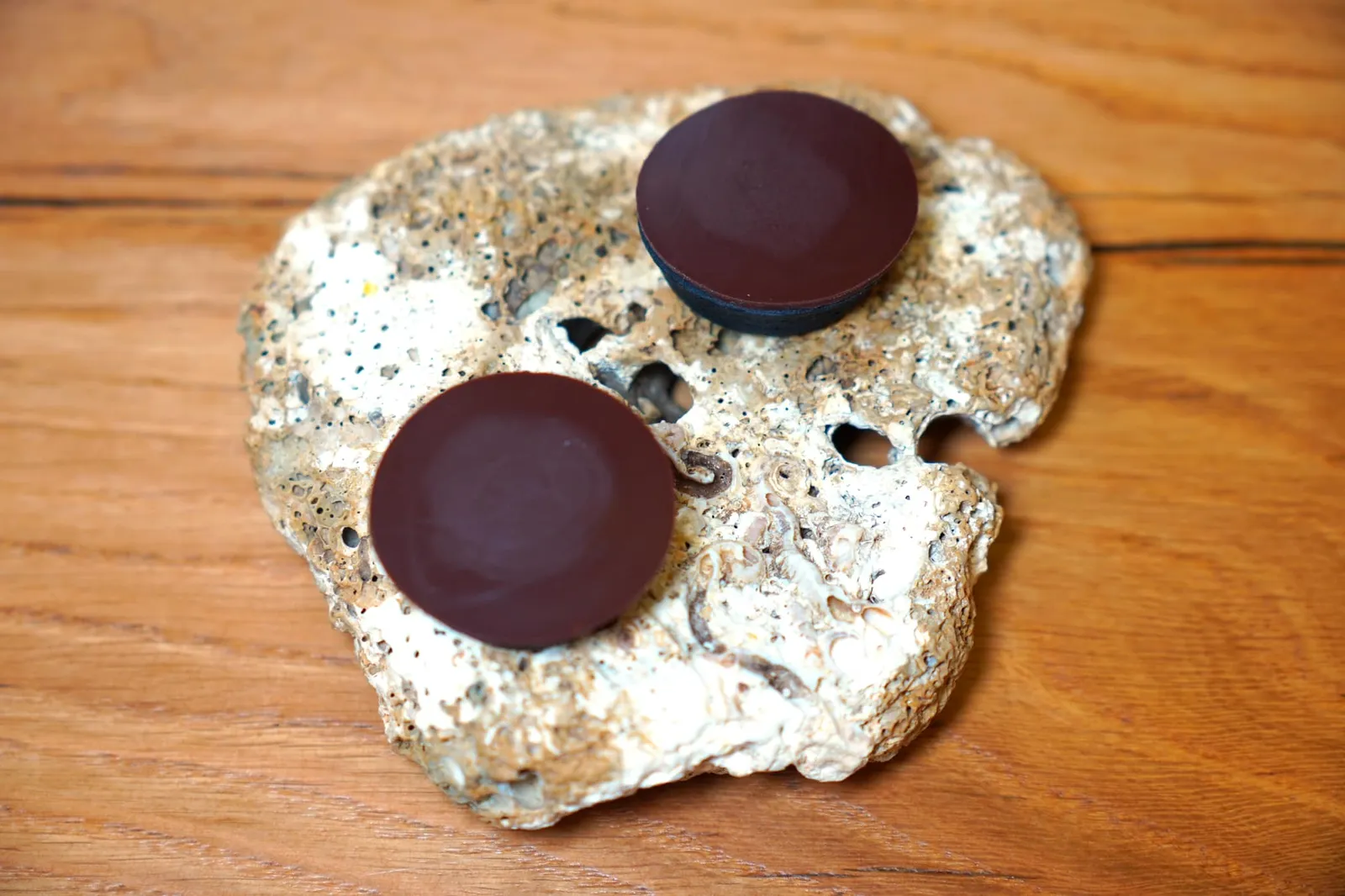 Anguille fume au chocolat ปิดท้ายด้วยปลาไหลนุ่ม ๆ จับคู่กับความเข้มข้น หวาน และขมได้อย่างน่าประหลาดใจ (18/20)
