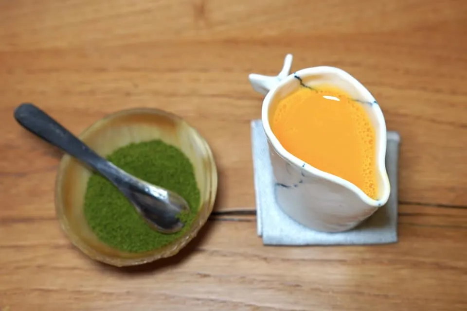 Langoustine, carottes-cumin, voile de manioc, texture végétale, lait de poule Condiments ที่พนักงานนำมาเติมต่อหน้าลูกค้า (18/20)
