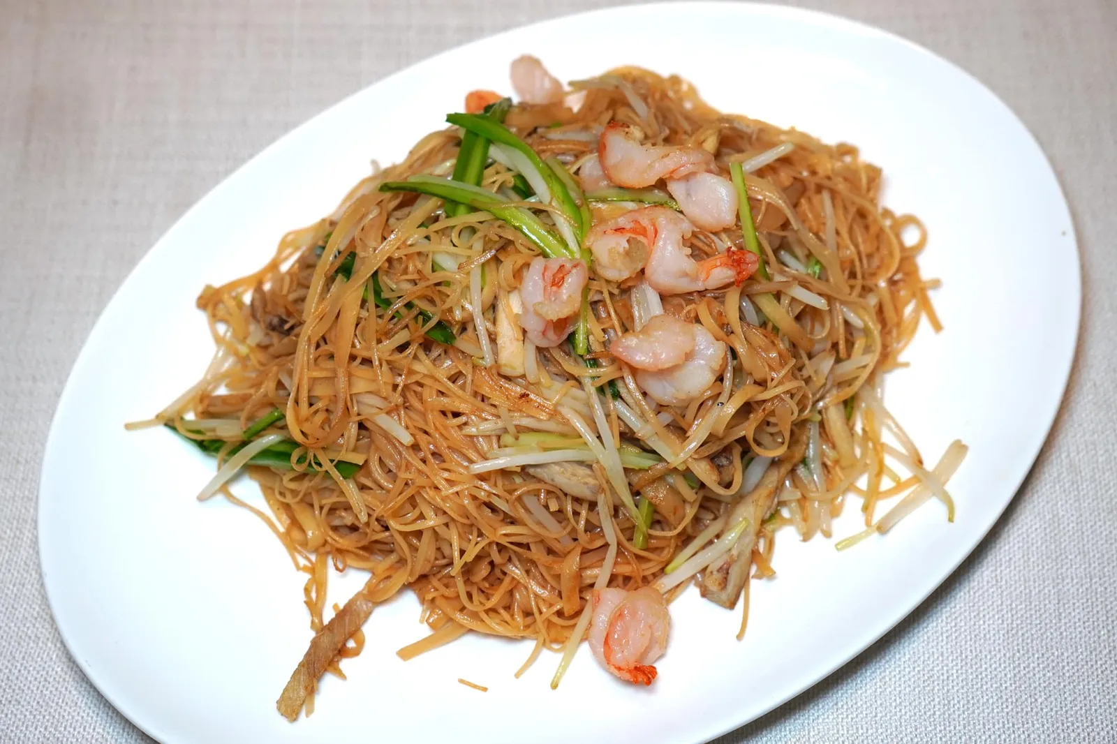 家乡炒面线 (28 SGD++) Wok-fried ’Mee Sua‘ with Shredded Pork เส้นหมี่ซั่วผัดกับเนื้อหมูฉีกและเนื้อกุ้งด้วยไฟแรงจนมีกลิ่นหอมกระทะ เชฟใส่ผักต่าง ๆ ลงไปโดยผักทุกชนิดสุกกรอบได้ระดับพอดิบพอดี (15/20)