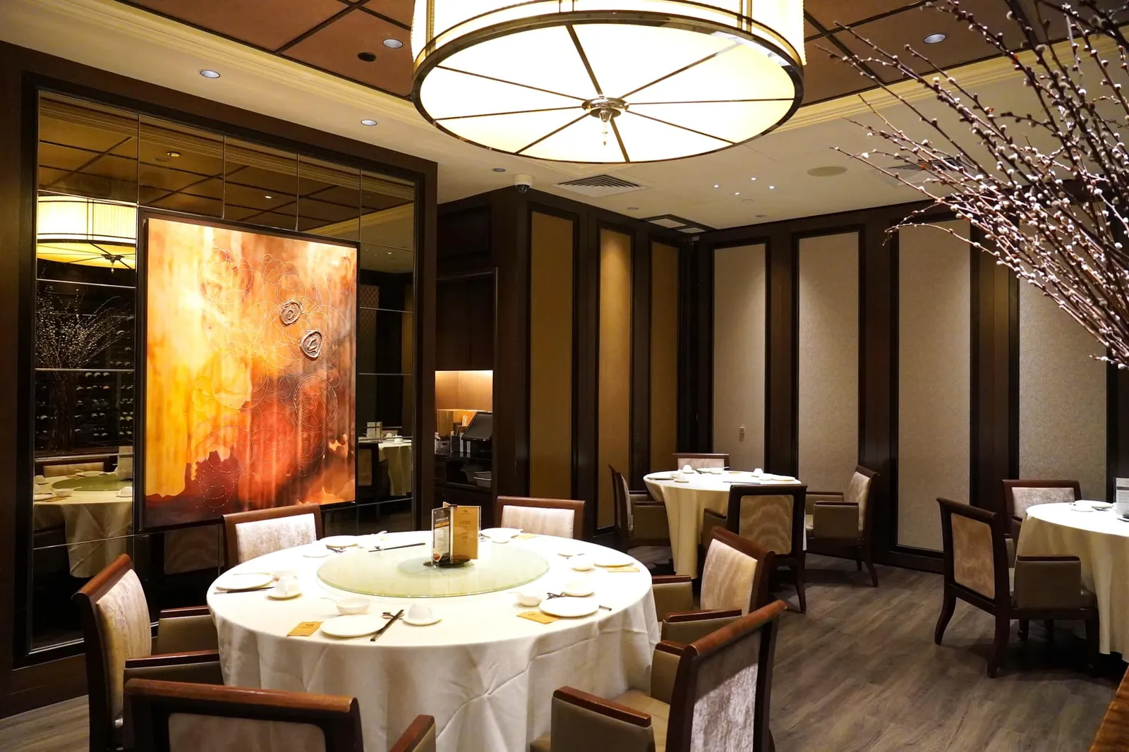 นอกจากนี้ยังมี Set Menu A (88 SGD++), Set Menu B (138 SGD++), Set Menu C (158 SGD++), Vegetarian Set Menu (98 SGD++) และ Chef’s Recommendation Set Menu (98 SGD++) นั่นเอง