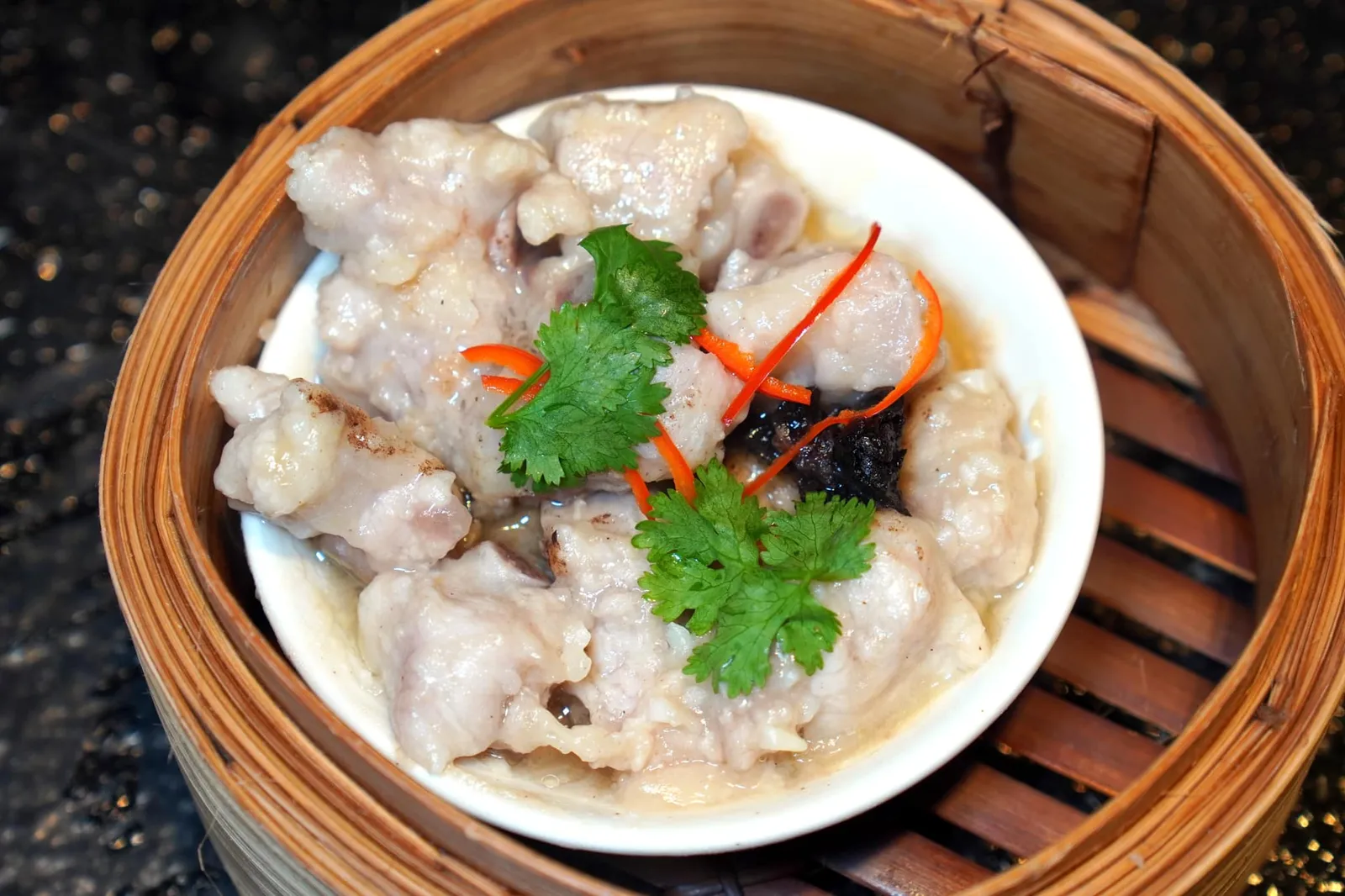 十五年陳皮榄角蒸肉排 (8 SGD++) Steamed Pork Ribs and Yam with Preserved Olive Sauce and 15 Years Tangerine Peel ซี่โครงหมูนุ่มๆ นึ่งมาร้อน ๆ ผสามผสานความครีมมี่ของ Chinese Yam และรสชาติเปรี้ยวขมเบา ๆ ของเปลือกส้มที่ผ่านการย่มมานานถึง 15 ปี (15/20)