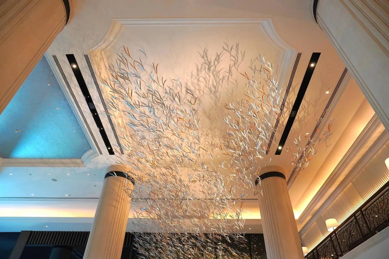 Shangri-La Hotel Singapore เป็นโรงแรมเก่าแก่ที่เปิดทำการมานานถึง 50 ปี