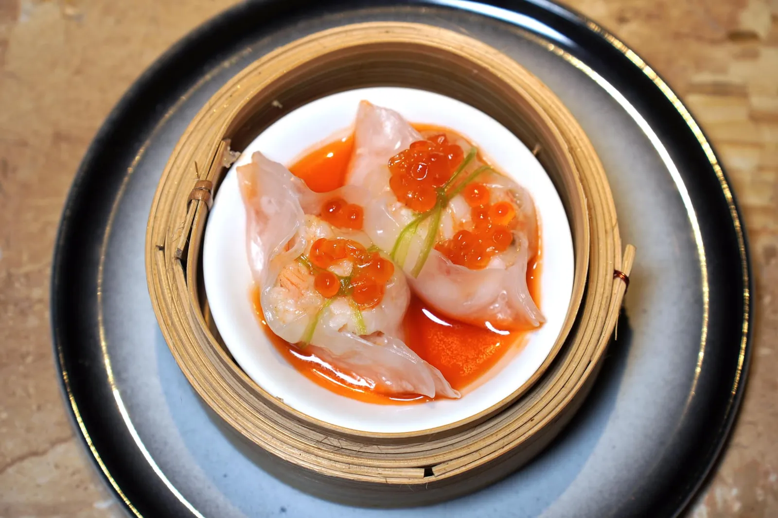 เกี๊ยวปู (280+) Crab Dumplings with Soy Sauce เกี๊ยวปูนุ่มหวานท็อปด้านบนด้วยไข่ปลาแซลมอนกรุบ ๆ เสิร์ฟมากับซอสซีอิ๊วสูตรพิเศษ