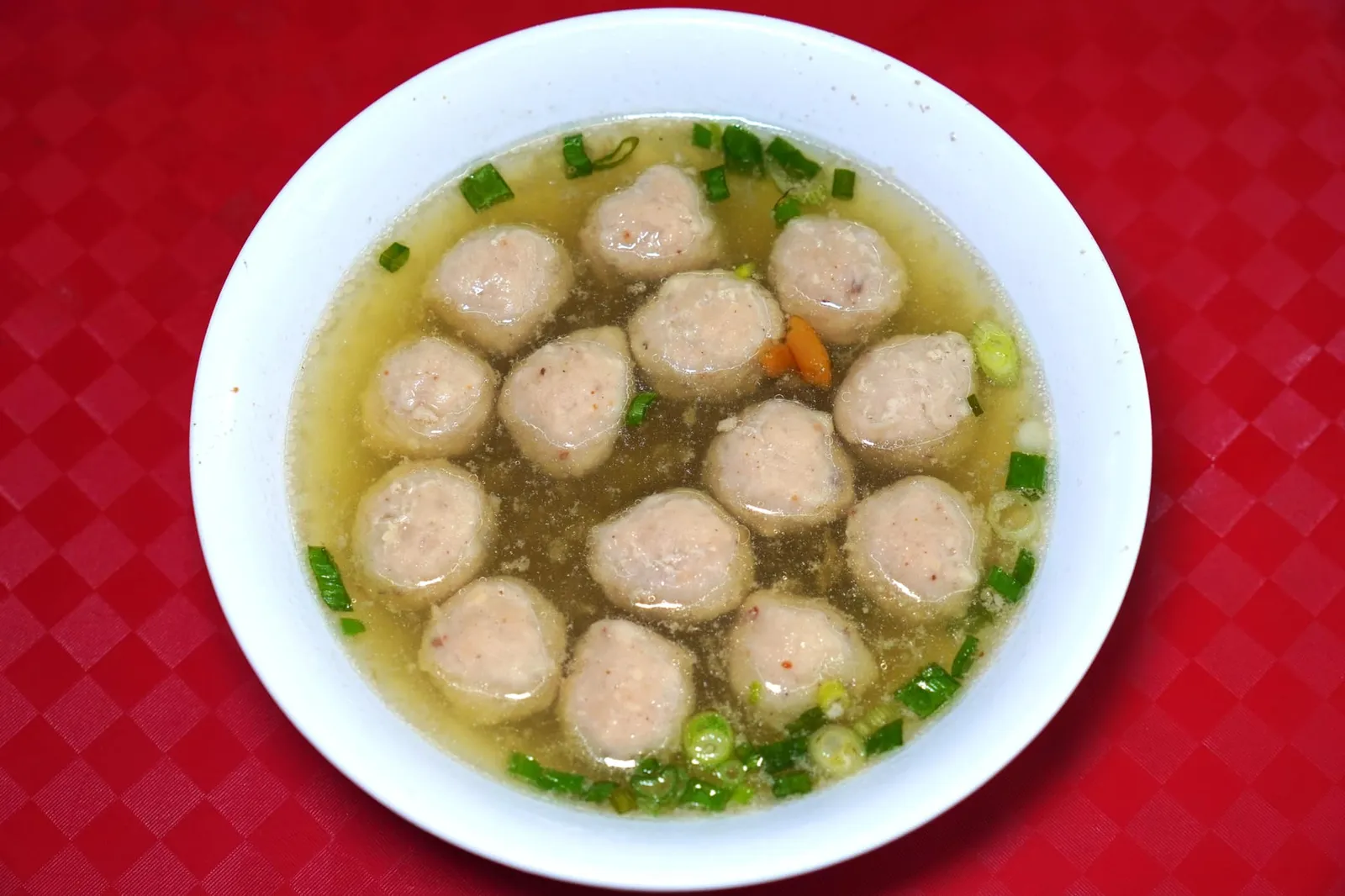 肉丸汤 (6 SGD, 8 SGD, 10 SGD) Rou Wan Tang ซุปลูกชิ้นรสชาติกลมกล่อม อย่างไรก็ตามตัวลูกชิ้นหมูค่อนข้างนิ่มและมีเนื้อสัมผัสรูปแบบเดียวจนทำให้จานนี้ไม่โดดเด่นเท่าที่ควร (12/20)