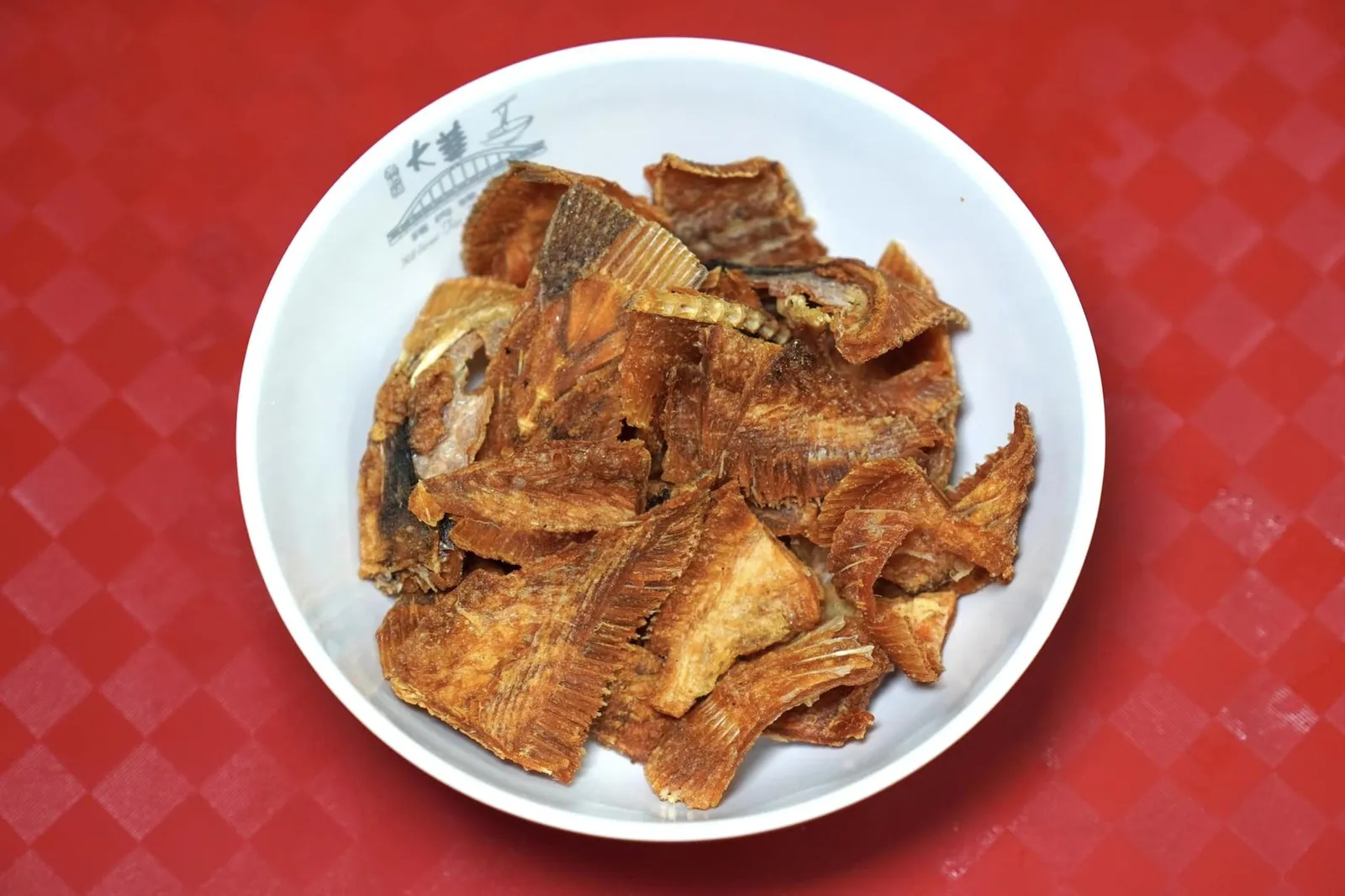 炸扁鱼 (6 SGD, 8 SGD, 10 SGD) Zha Bian Yu Zha Bian Yu คือเมนูปลาแห้งทอดกรอบ ๆ ชนิดรับประทานได้ทั้งก้าง ทางร้านเตรียมมาได้อย่างดี เคี้ยวง่าย ไม่ติดฟัน (12/20)