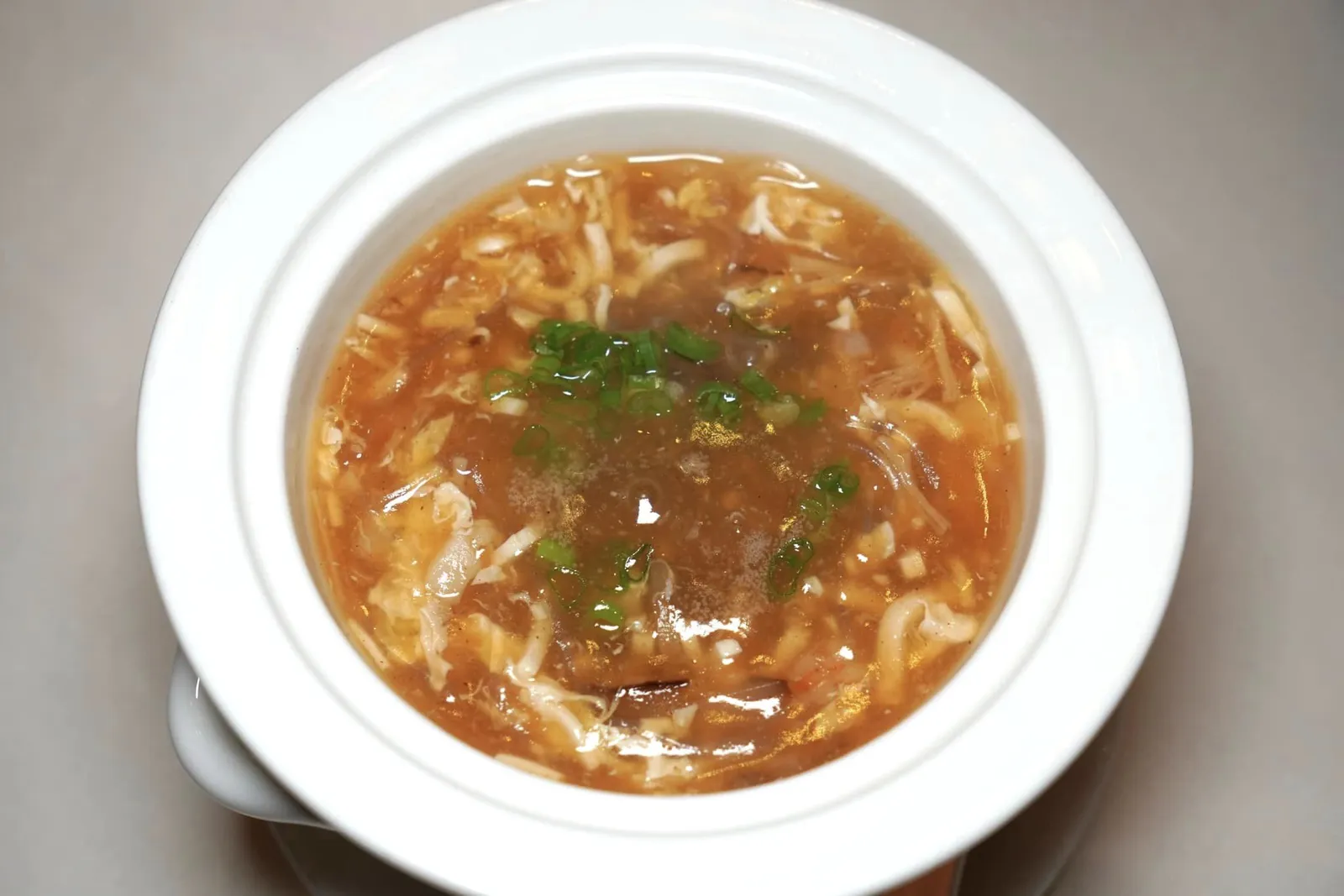 四川海鲜酸辣汤 (15 SGD++) Szechwan Hot and Sour Soup with Seafood 海鮮入りスーラータン มาห้องอาหารจีนเสฉวนต้องไม่พลาดซุปสไตล์เสฉวนขนานแท้ที่มีความเปรี้ยวเค็มและเผ็ดชาลิ้นเสิร์ฟมาร้อน ๆ กับอาหารทะเลต่าง ๆ รับประทานง่ายและคล่องคอมาก ๆ (16/20)