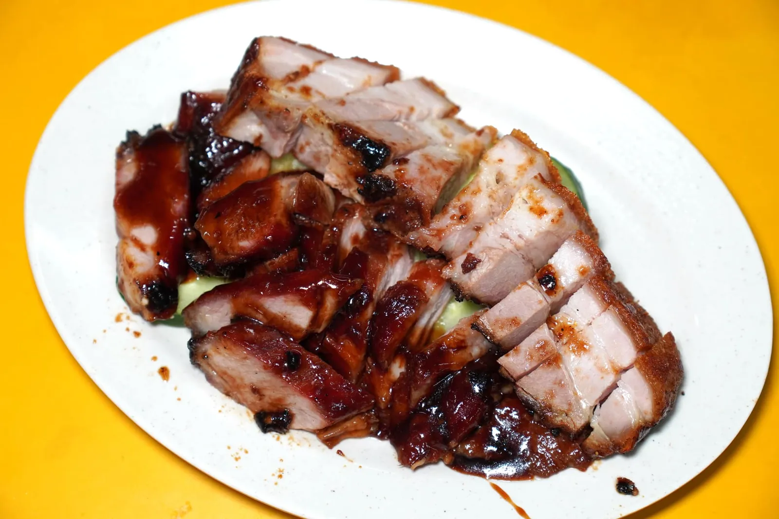 双拼盘 (13 SGD) Mixed Platter เมนูรวมย่างที่นี่มีหลากหลายราคาให้เลือกในที่นี้เราเลือกชิมหมูแดงกับหมูกรอบโดยชิ้นหมูแดงมีความนุ่มฉ่ำพอประมาณคถ้มค่ากับราคาแต่ยังไม่ใช่ร้านที่ดีที่สุดในสิงคโปร์ หมูกรอบเนื้อแน่นแต่ไม่กระด้าง ชั้นไขมันรับประทานได้ง่ายไม่เลี่ยนจนเกินไป (12/20)