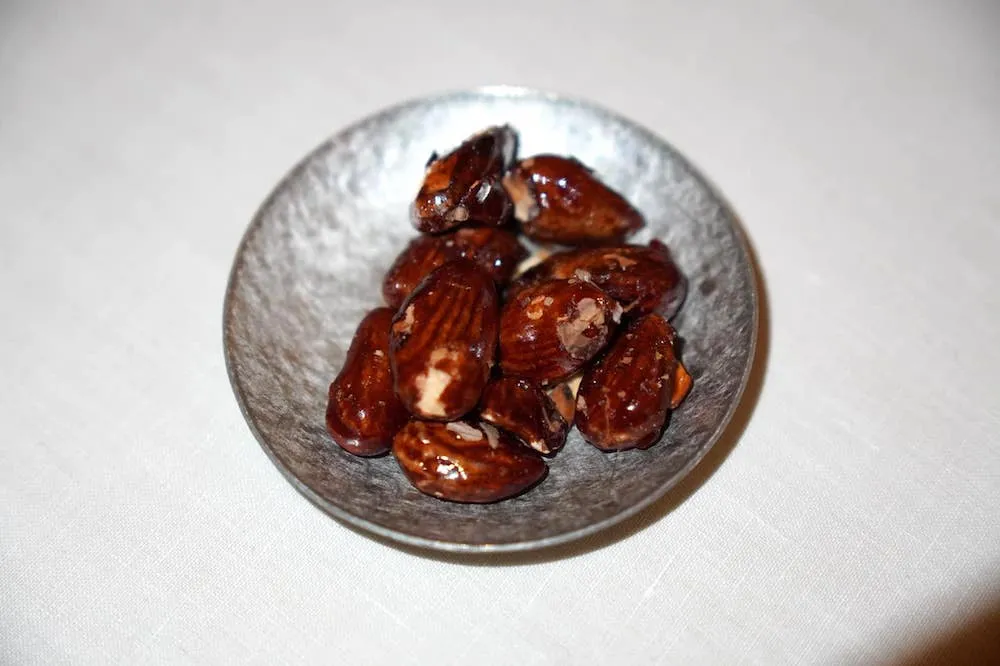 Caramelized Almonds ยังมีถั่วอัลมอนด์หวานกรอบเคี้ยวเพลิน ๆ ไม่นานก็หมด