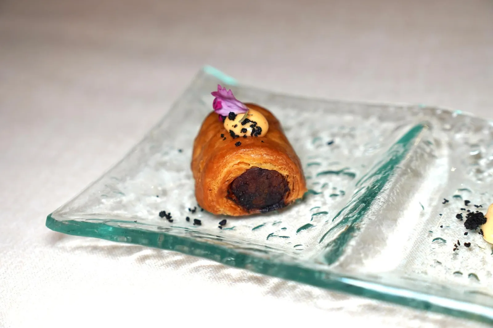 Txistorra sausage puff pastry ด้านบนทอปด้วยครีมทำมาจาก Red pepper ช่วยกระตุ้นน้ำย่อยได้เป็นอย่างดี (14/20)