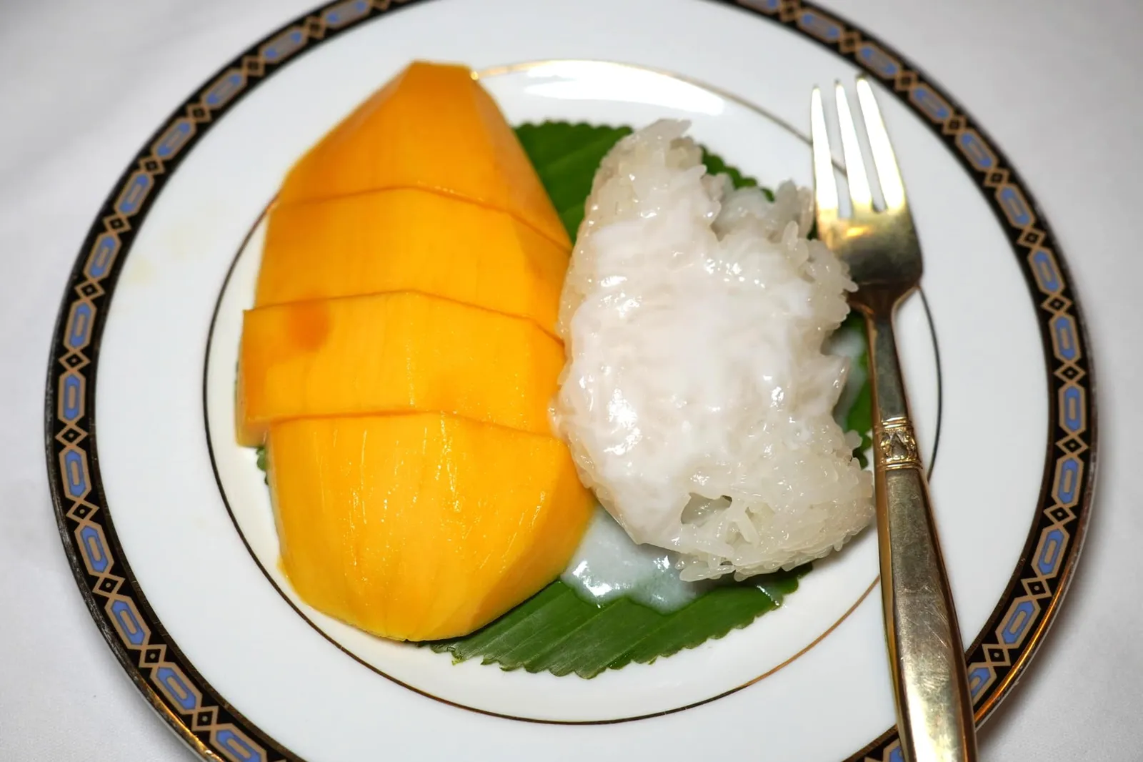 ข้าวเหนียวมะม่วง (95++) Mango sticky rice ข้าวเหนียวมูนมาดีมากรสชาติสูสีกับบรรดาร้านชื่อดังทั้งหลาย น้ำกะทิเคี่ยวมาไม่ข้นไม่ใสจนเกินไป มะม่วงสุกผ่านการคัดมาอย่างดีตามฤดูกาล (13/20)