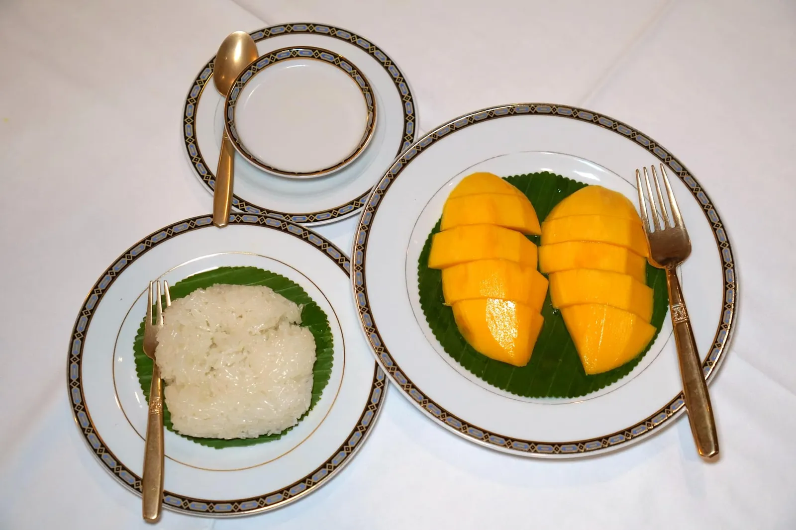 ข้าวเหนียวมะม่วง (95++) Mango sticky rice ข้าวเหนียวมะม่วงอร่อยจนเราต้องสั่งเพิ่มพิเศษโดยทางร้านขายข้าวเหนียวปริมาณเท่ากับในภาพที่ 100 บาทและมะม่วงลูกละ 100 บาท (13/20)