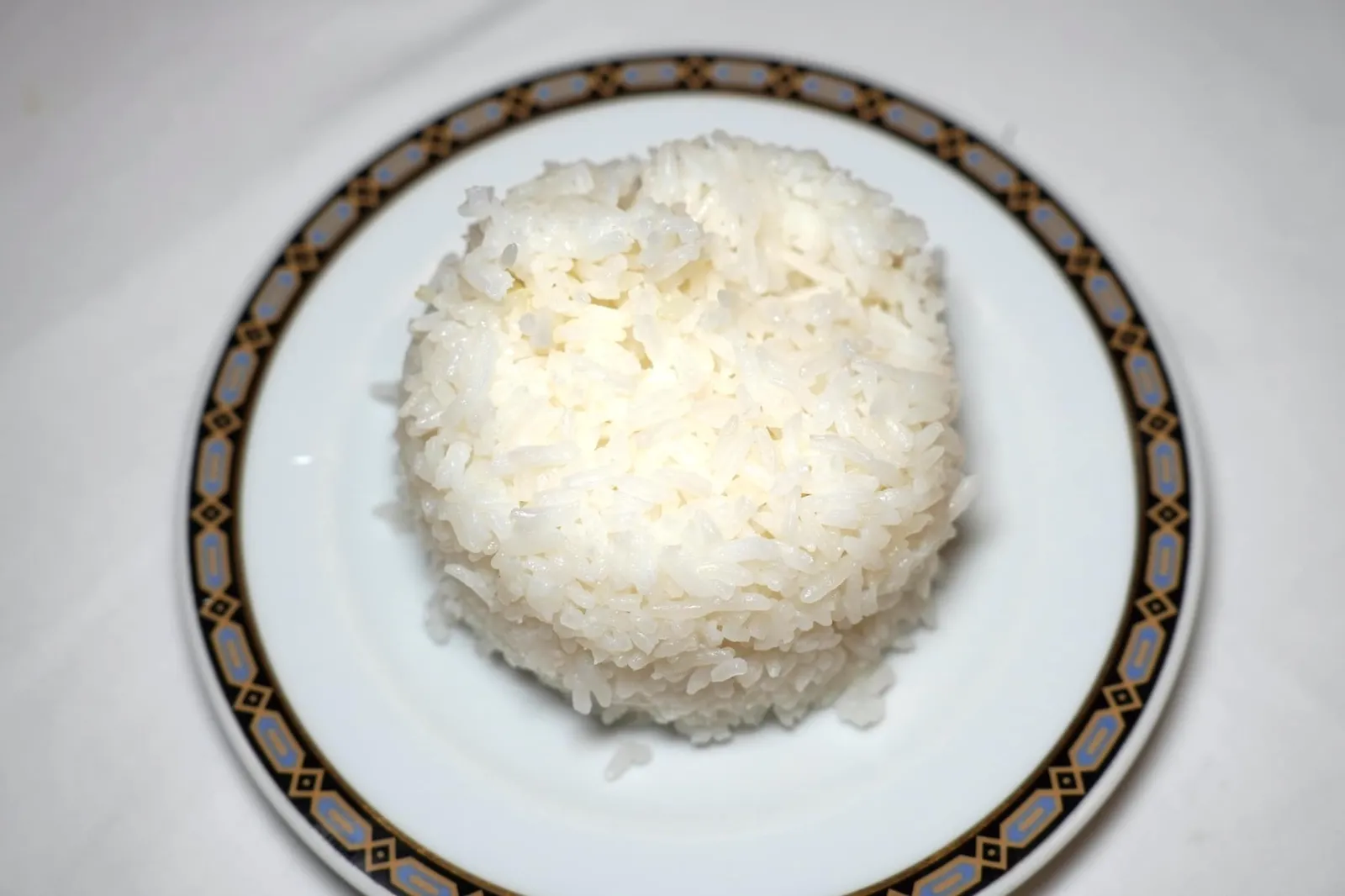 ข้าวสวย (30++/จาน) Steamed rice ใครที่รับประทานข้าวไม่เยอะทางร้านนำเสนอข้าวสวยแบบจานในราคาเพียง 30 บาทเท่านั้น