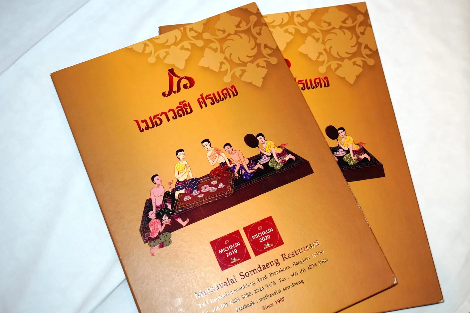 ท่ามกลางกระเเสอาหารยุคใหม่ที่เปลี่ยนแปลงไปอย่างรวดเร็วยังคงมีห้องอาหารไทยโบราณที่สามารถยืนหยัดฝ่ากาลเวลามานานถึง 65 ปี เจ้าของร้านเชฟจิระวุฒิ ทรัพย์คีรี มีวิสัยทัศน์อันก้าวไกลในการยกระดับและสานต่ออาหารไทยพื้นบ้านให้มีความร่วมสมัยและไม่ตกยุคไปกับกาลเวลาโดยไม่ทิ้งรากเหง้าของทุก ๆ จาน