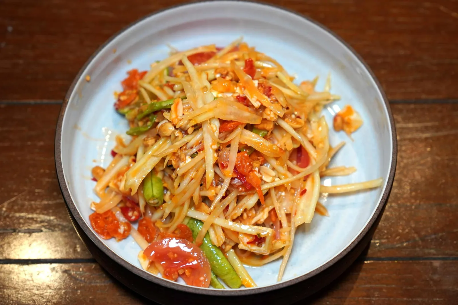 ตำไทยไข่เค็ม (90++) Thai Spicy Papaya Salad with Salted Egg ส้มตำที่นี่มีให้เลือกมากกว่า 10 ชนิดตั้งแต่เมนูทั่วไปอย่างตำไทยไปจนถึงตำปูปลาร้าที่ใช้ปลาร้าหมักจากปลากระดี่ในวันนี้เราสั่งตำไทยไข่เค็มมาชิม ส้มตำให้เครื่องมาค่อนข้างเยอะ ไข่เค็มคุณภาพดีหอมมัน โดยรวมถือว่าอยู่ในเกณฑ์ดีกว่ามาตรฐาน (12/20)