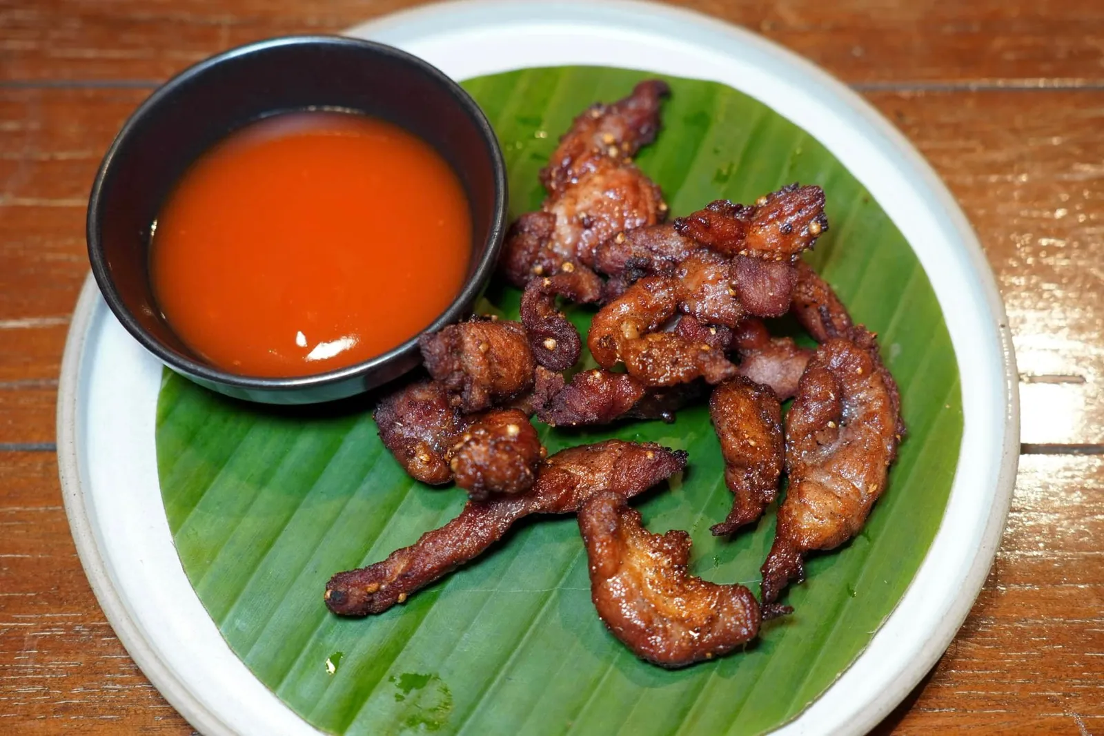 หมูแดดเดียว (85++) Deep-fried Sun-dried Pork หมูแดดเดียวเป็นอีกจานที่โดดเด่นมากเพราะเนื้อหมูยังคงนุ่มและฉ่ำ ทั้งยังทอดมาไม่สุกจนเกินไปอีกด้วย (13/20)