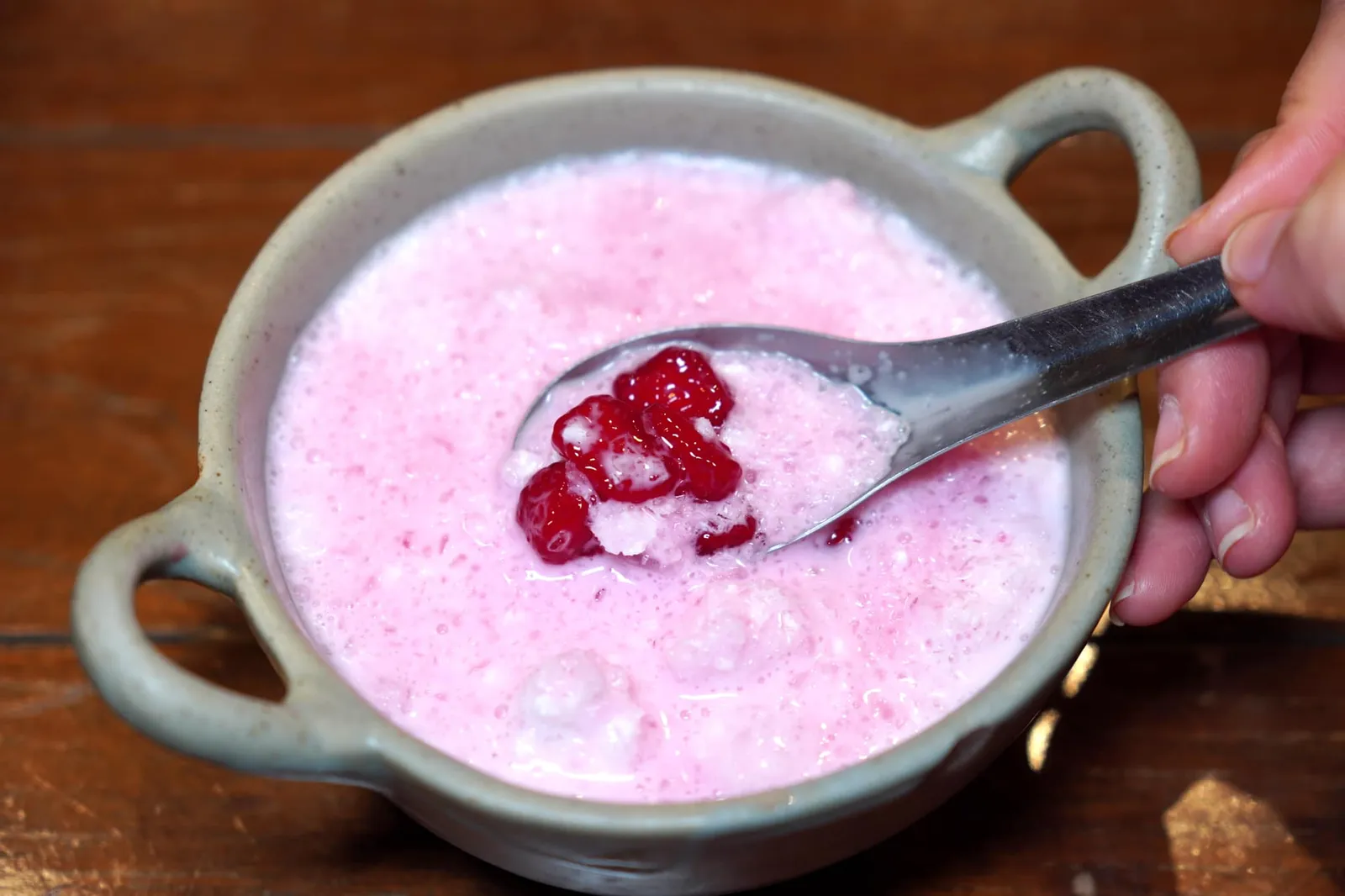 ทับทิมกรอบ (60++) Pink Water Chestnut Balls in Coconut Milk ปิดท้ายด้วยของหวานเริ่มต้นกันที่ทับทิมกรอบรสชาติมาตรฐาน น้ำกะทิค่อนข้างใสไปเล็กน้อย (11/20)