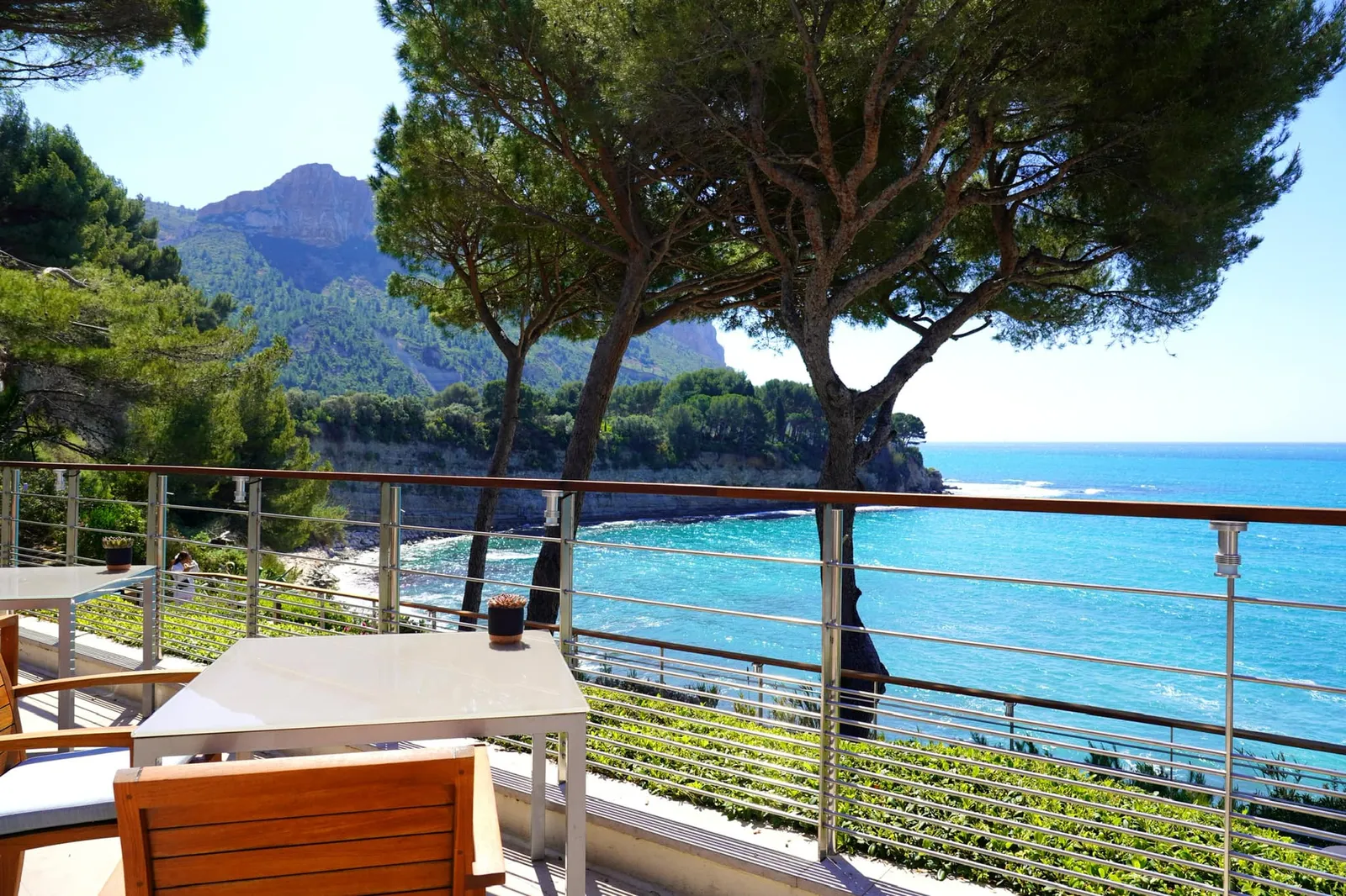 สุดท้ายคือ LES AGAPES DE SOUBEYRANNES (8 Actes - 250 €/p) หรือเซ็ตเมนูชุดใหญ่จัดเสิร์ฟเฉพาะช่วงกลางคืนเท่านั้น