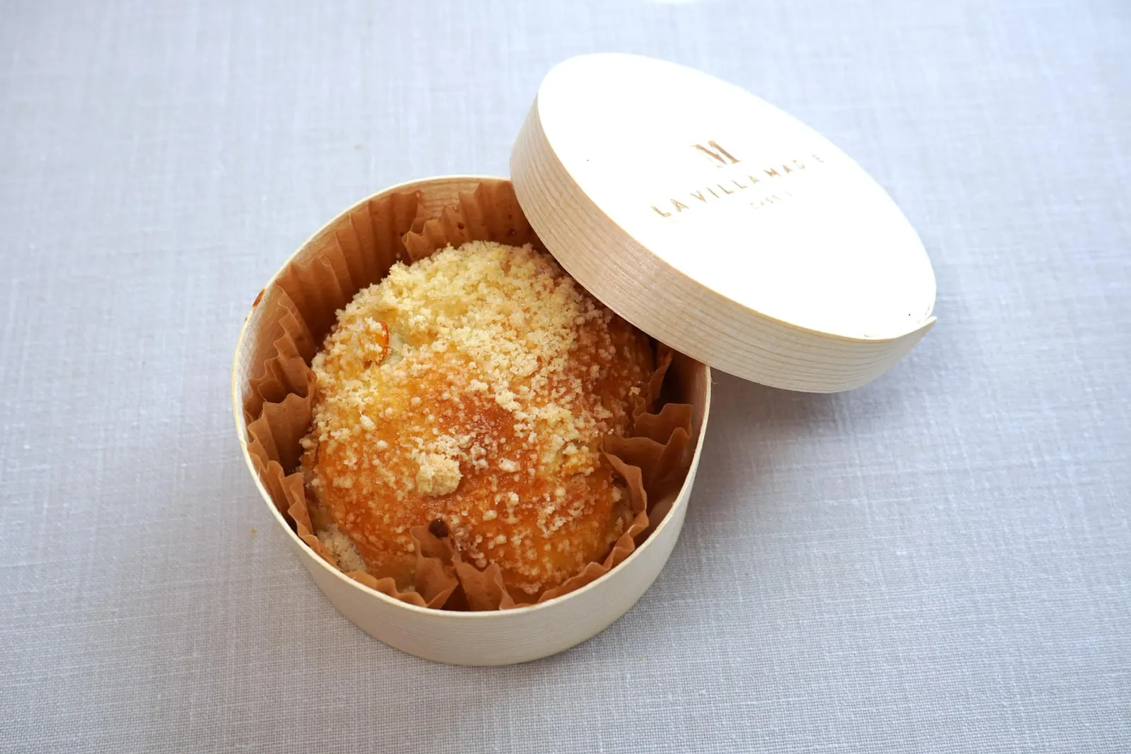 Brioche ก่อนกลับพนักงานจะมอบขนมปัง Brioche ให้ 1 กระปุก ขอการันตีว่าอร่อยมากจนเราฉีกกินจนหมดในคืนนั้นเลย