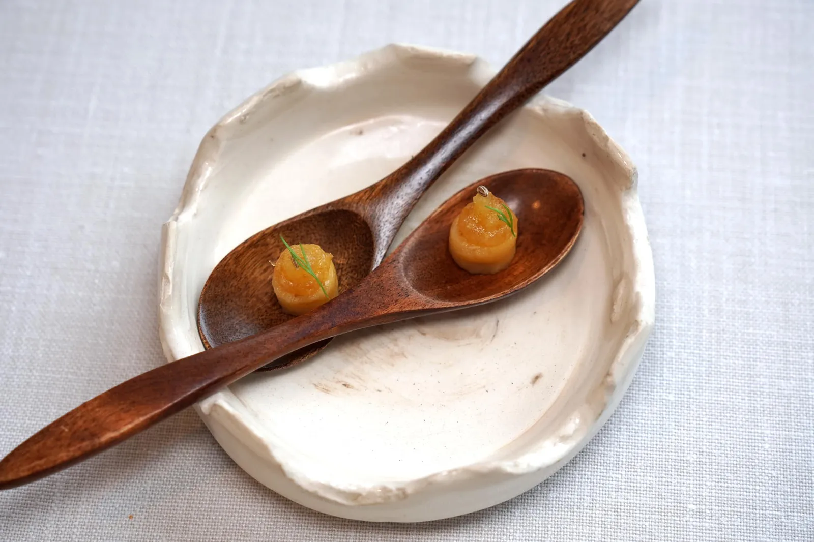 Mignardises เริ่มจาก Calisson with Melon and Fennel ขนมพื้นบ้านที่เชฟปรับหน้าตาเสียใหม่แล้วเสิร์ฟมากับเมลอนและเฟนเนล (16/20)