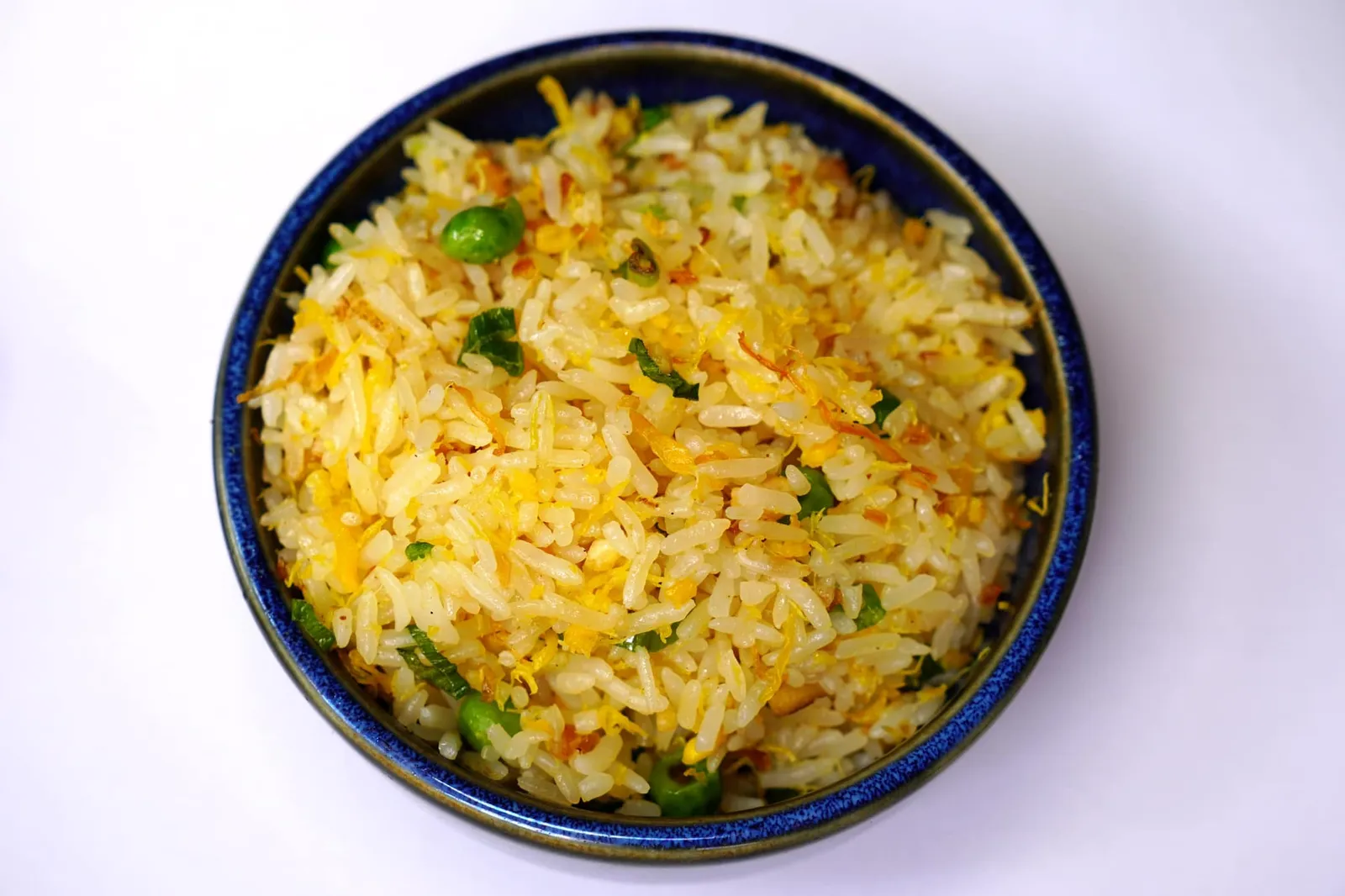 厨师素炒饭 Vegetarian Franck Xu’s Rice ข้าวผัดสูตรพิเศษของเชฟ Franck Xu ผัดมากับผักหลายชนิด เมล็ดข้าวร่วนพอใช้ได้ มีกลิ่นหอมกระทะไม่เบา สิ่งที่น่าแปลกก็คือถึงจะชื่อว่า Vegetarian Franck Xu’s Rice แต่ในถ้วยกลับมีเนื้อกุ้งใส่มาให้ด้วย (14/20)
