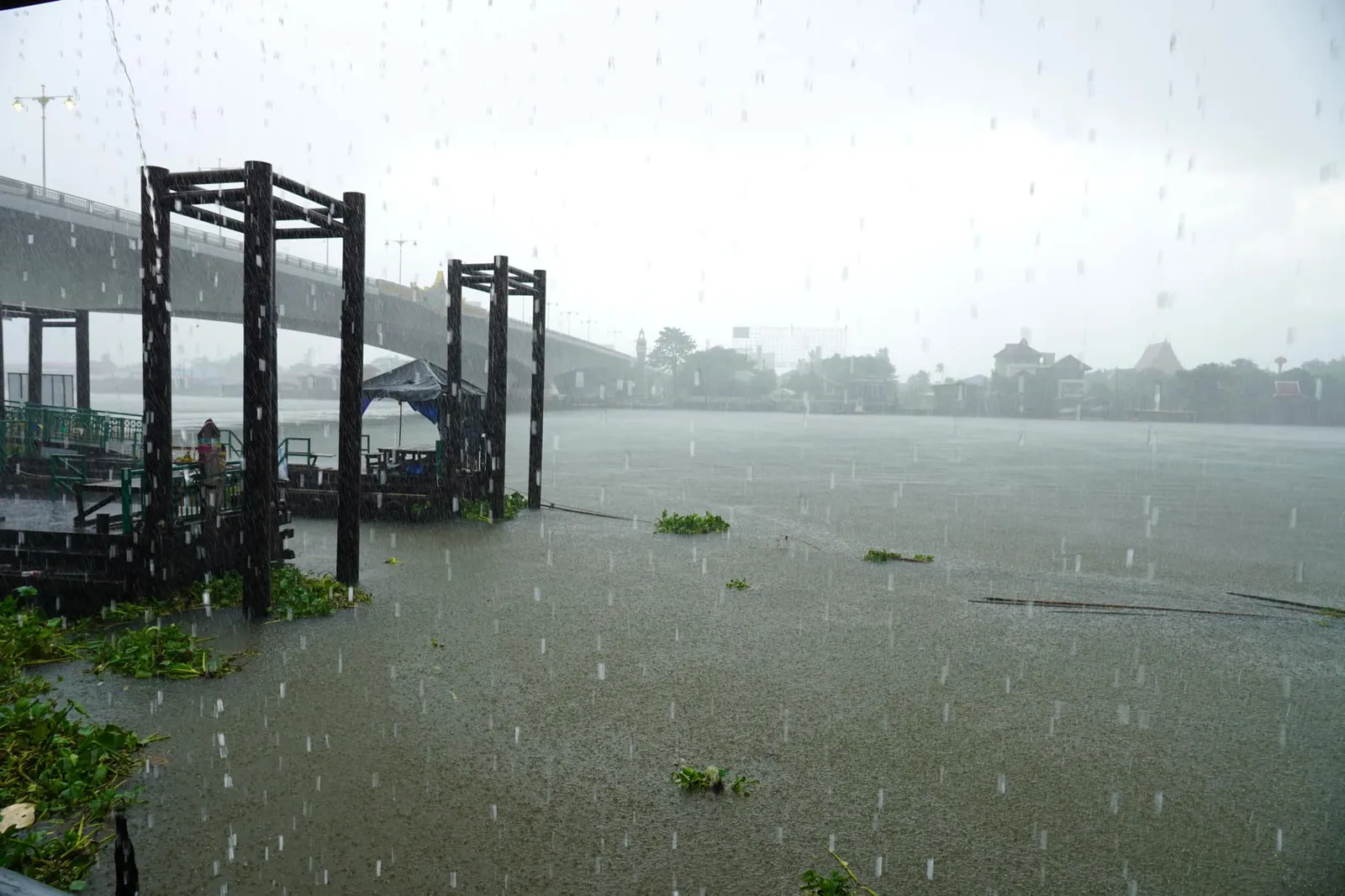 บรรยากาศตอนฝนตก