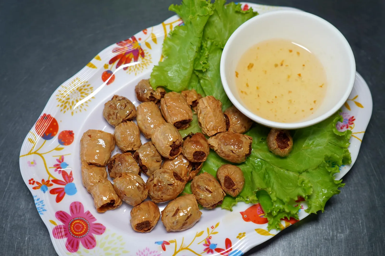ฮอยจ๊อจิ๋ว (180) Deep fried crab rolls หนึ่งในเมนูที่เป็นไอคอนของร้านฮงเส็งโภชนาคือฮอยจ๊อปูชิ้นจิ๋ว ทอดมากรอบ ๆ เคี้ยวเพลิน ๆ ด้านในมีเนื้อปูหอม ๆ รับประทานกับน้ำจิ้มบ๊วยรสหวานไม่นานก็หมด (13/20)