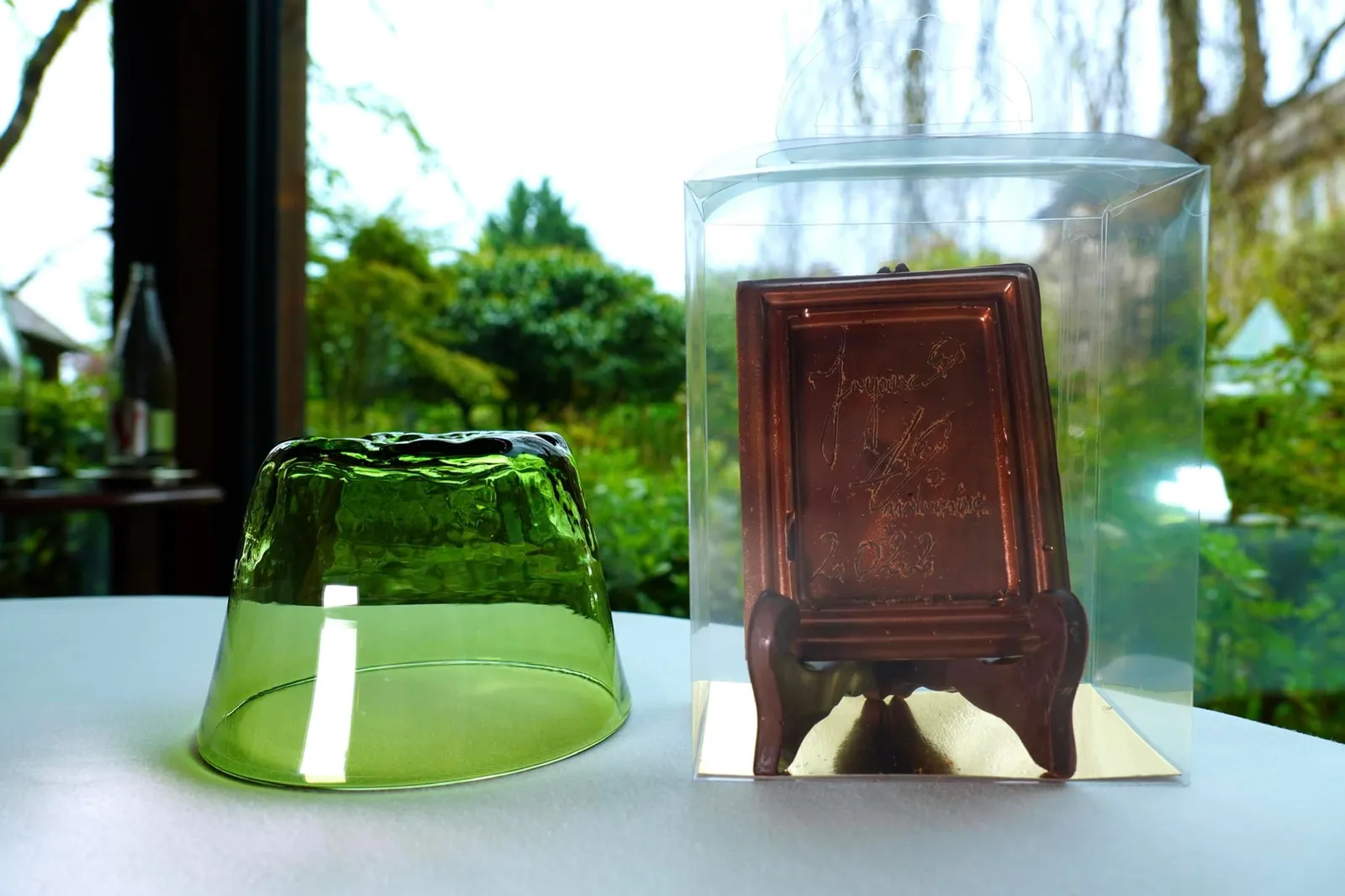 Special Chocolate สำหรับใครที่มาเฉลิมฉลองในโอกาสพิเศษทางร้านจะมอบช็อกโกแลตติดไม้ติดมือกลับบ้านให้ไปด้วย