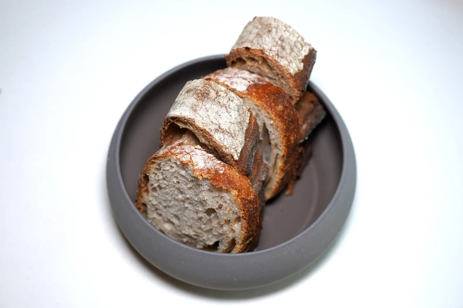 Epoisses mustard cream with gingerbread ชีสเสิร์ฟมาคู่กับ Cottage Cheese Bread ให้รับประทานคู่กัน (15/20)