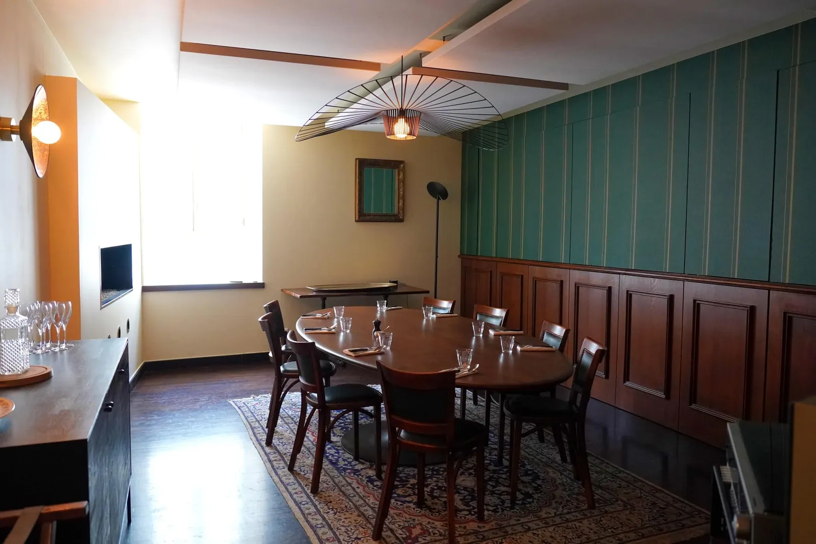 สำหรับใครที่มาเป็นกลุ่มทางร้านยังมีห้องรับรองเพิ่มความเป็นส่วนตัวอีกด้วย