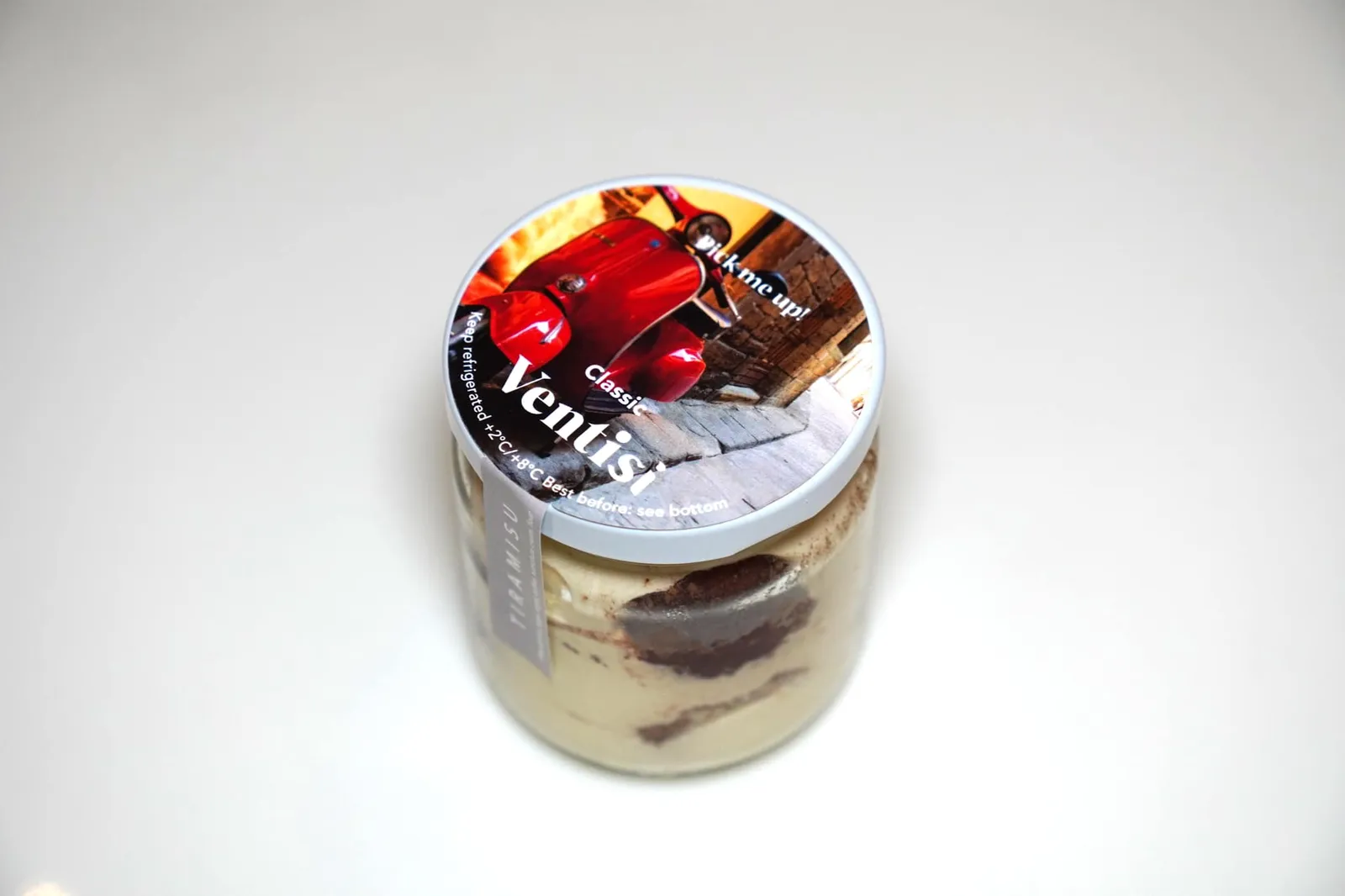 Classic Tiramisu (155++) Lady fingers, velvety mascarpone cream, espresso coffee ปิดท้ายด้วย Pick Me Up ที่ทางร้านนำเสนอมาให้เลือกกัน 4 แบบ ในที่นี้คือคือ Classic Tiramisu ที่ได้จากการนำ Lady Finger ไปจุ่มในกาแฟเอสเปรซโซ่ วางเรียงกันเป็นชั้น ๆ คั่นด้วย Mascarcopne cream หอมมัน อย่างไรก็ตามปริมาณของ Mascarpone ดูจะเยอะมากไปนิดและไม่ครีมมี่เท่าไหร่นัก (12/20)