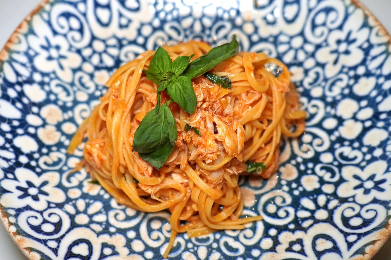 Tagliolini al Granchio Aglio e Olio (690++) Tagliolini with crab, olive oil, chili พาสต้าเส้น Tagliolini เสิร์ฟมาแบบ Al Dente คลุกเคล้ากับน้ำมันมะกอก พริกแห้งในสไตล์ Aglio e Olio เสริมความหอมและความหวานเ้วยเนื้อปูชั้นดี ทั้งอร่อยและเข้าถึงง่ายในจานเดียว (12/20)