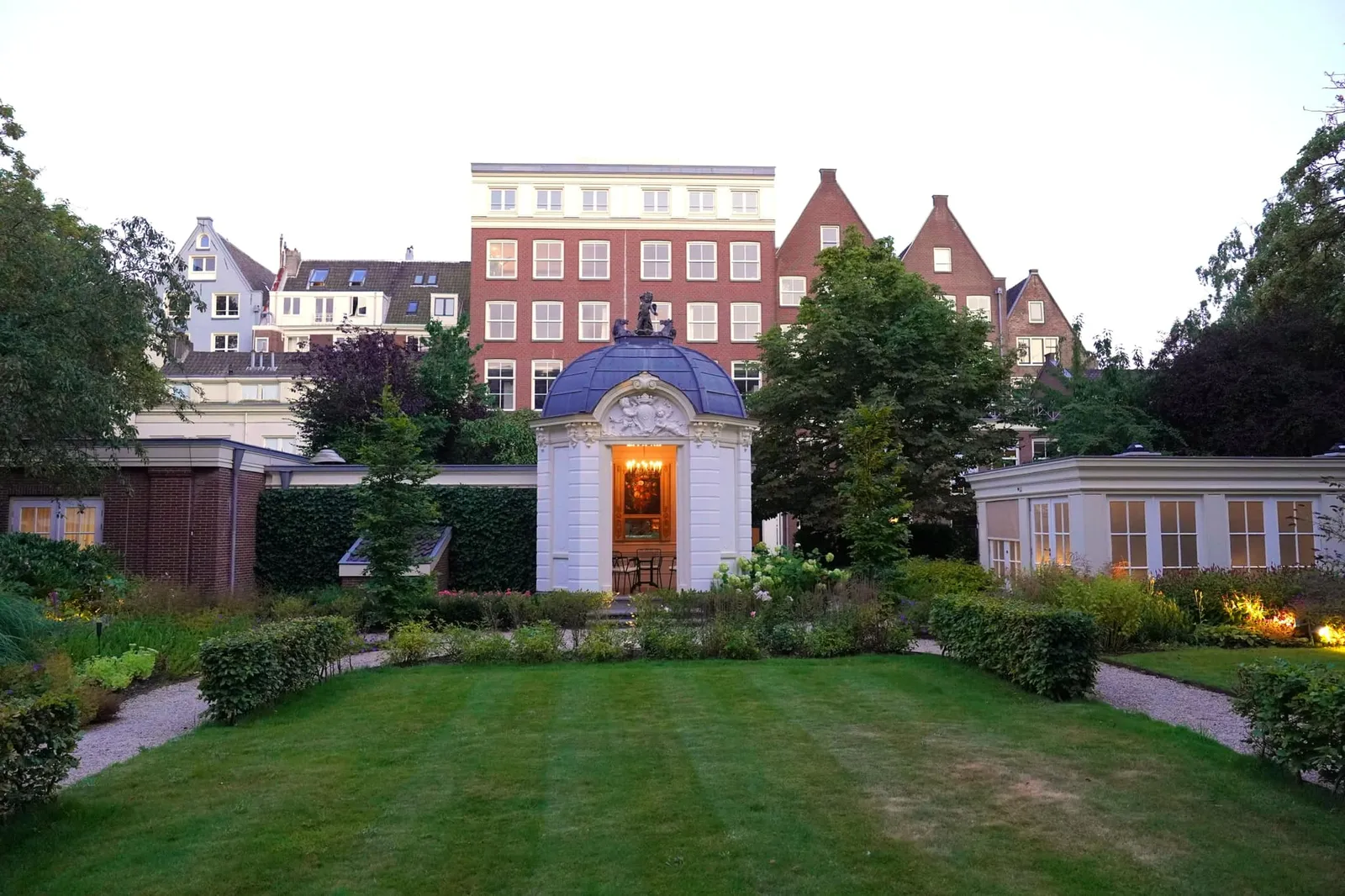 Spectrum หรือชื่อเดิมคือ Librije's Zusje ตั้งอยู่ในโรงแรมที่หรูหราที่สุดในเครือ Hilton อย่าง Waldorf Astoria Amsterdam