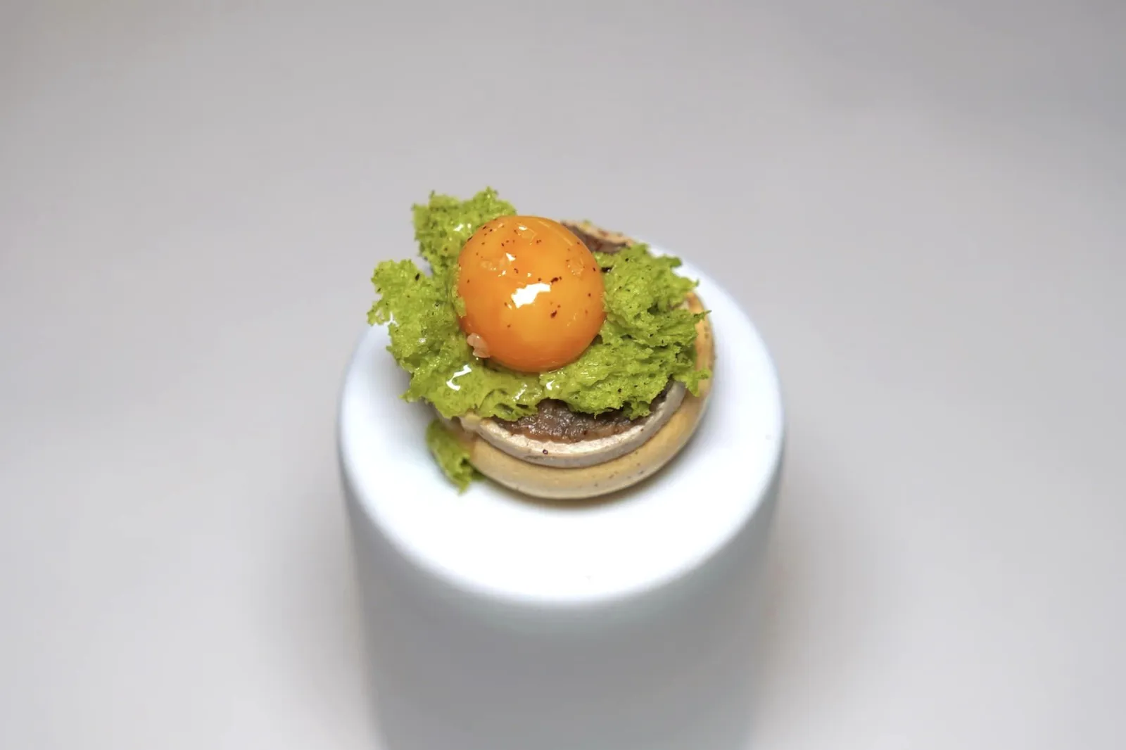 Amuse-bouche สุดท้ายคือเห็ดเสิร์ฟมาหลากหลายรูปแบบโดยเฉพาะมูสที่มี Earthy Aroma พอเหมาะพอดี รสชาติออกเค็ม ท็อปด้านบนด้วยไข่แดงสุดครีมมี่ (17/20)
