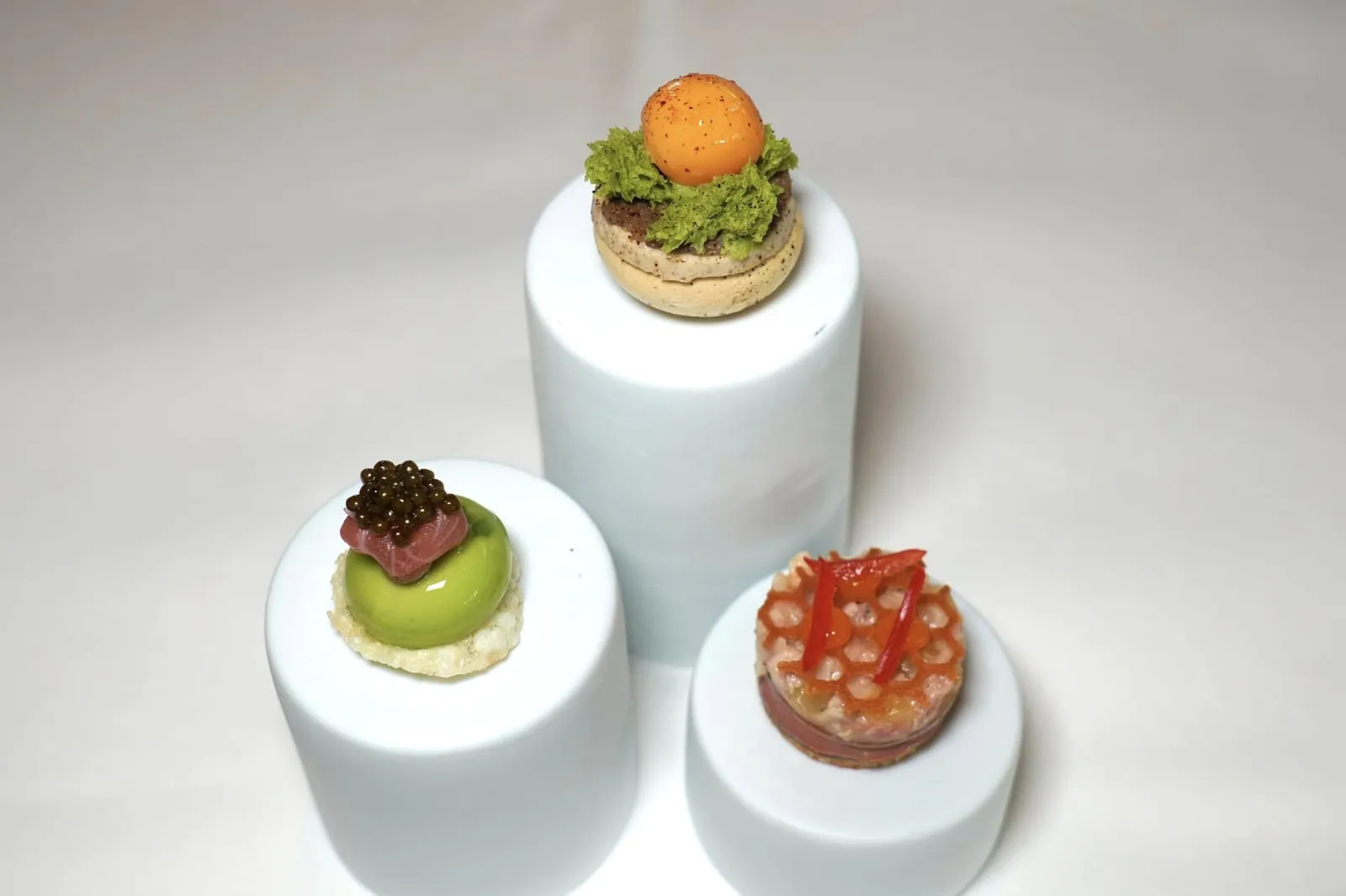 Amuse-bouche ตามมาด้วยคอร์ส Amuse-bouche อีก 3 อย่าง