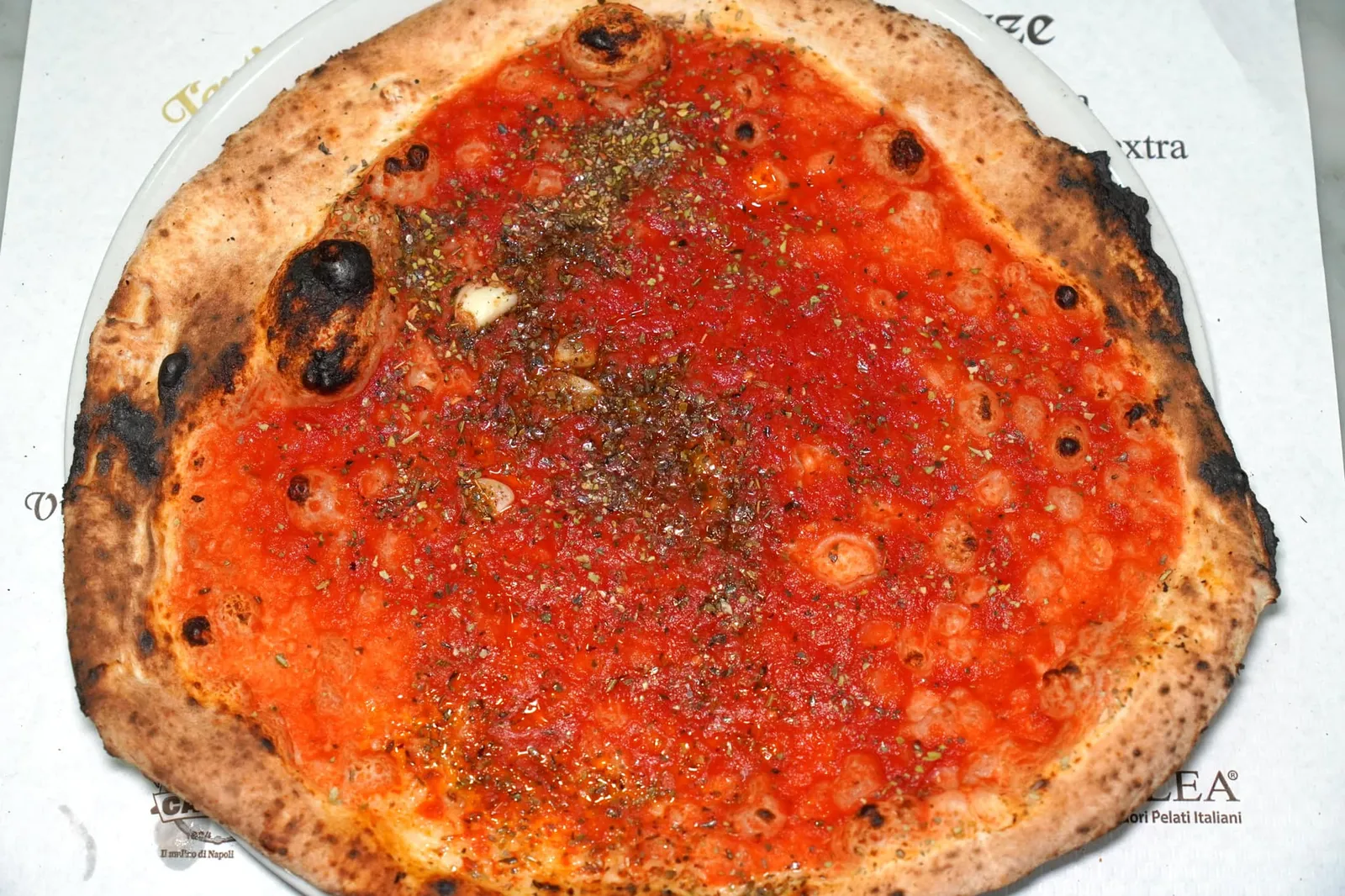 MARINARA (5 €) pomodoro, origano, aglio, olio อีกหนึ่งจานเด็ดอย่าง Marinara นั้นจะมีส่วนผสมที่ประกอบไปด้วยมะเขือเทศ, กระเทียม, ออริกาโน และน้ำมันเมล็ดธัญพืชนั่นเองโดยไฮไลท์ของเทนูที่อยู่ที่กลิ่นหอมของออนิกาโนที่จะลอยแตะจมูกทันที่ที่ยกขึ้นมาจากถาดนั่นเอง (15/20)