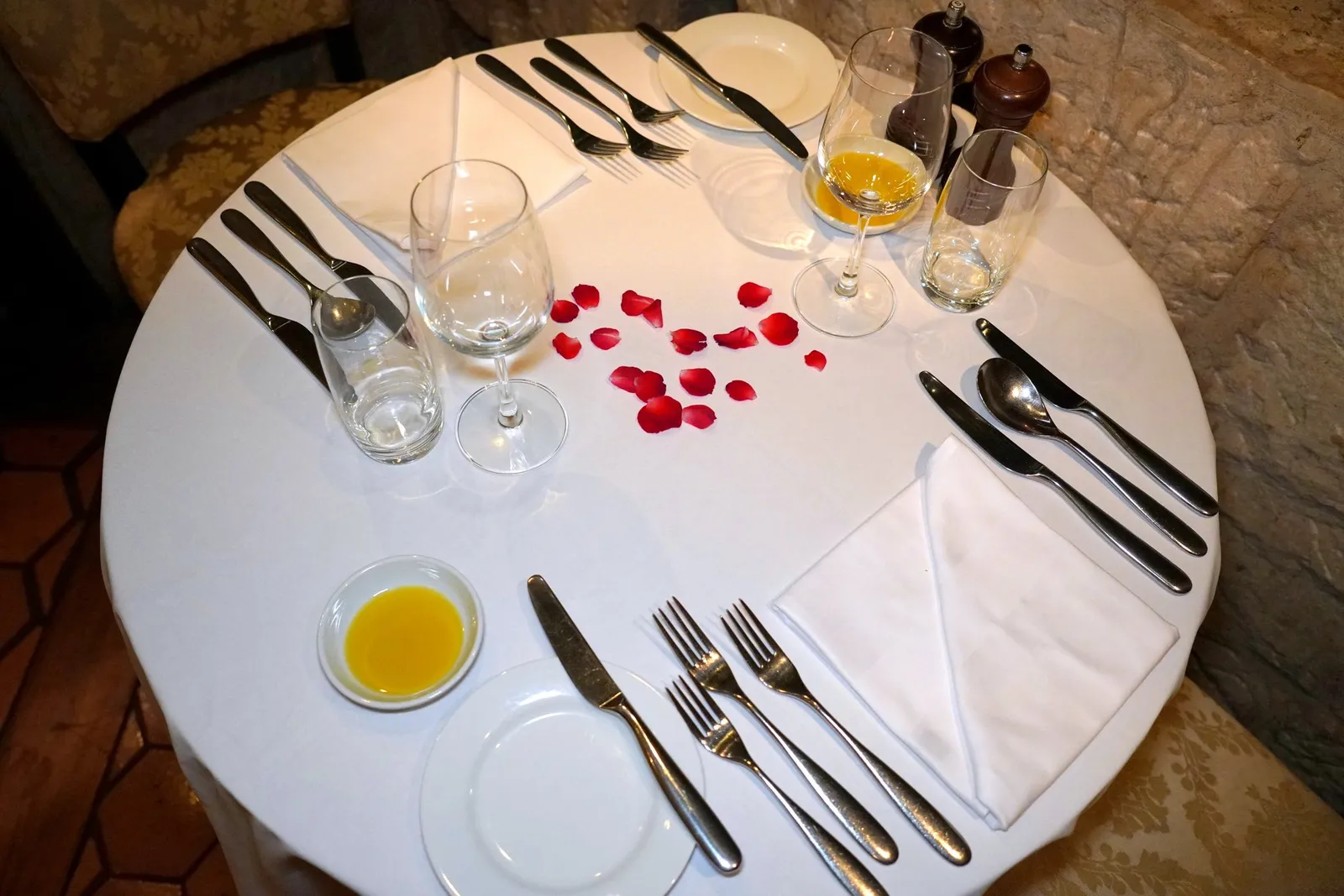 📃 ROMANTIC SET WITH A BOTTLE OF WINE (2,031.50 THB NET)Water, Coffee or Tea included