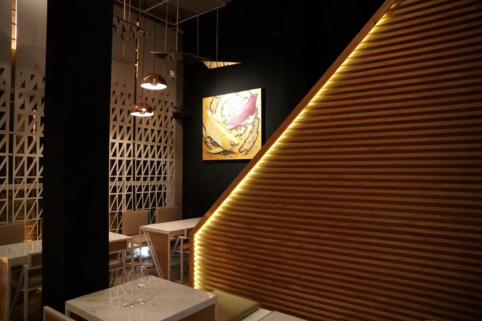 หลังจากเดือนที่เเล้วเราได้เเวะเข้าไปทำรีวิวที่ “Le Du” ร้านอาหารไทยระดับหนึ่งดาวมิชลินกันมาเเล้ว วันนี้ถึงคราวของน้องเล็กอย่างร้าน ”Baan“ ซึ่งเป็นร้านอาหารไทยพื้นบ้านกันบ้าง
