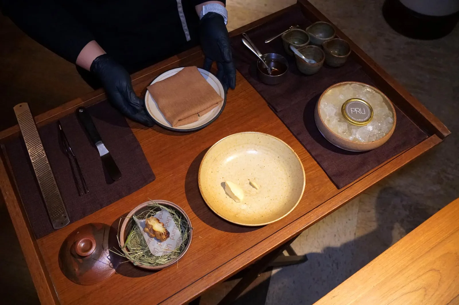 We rediscover the lesser known treasures of Hua Hin Sun choke and caviar หากให้เราเลือกคอร์สที่ดีที่สุดในมื้อเพียงอย่างเดียวต้องยกตำแหน่งให้กับ “แก่นตะวัน” คอร์สนี้ (18/20)