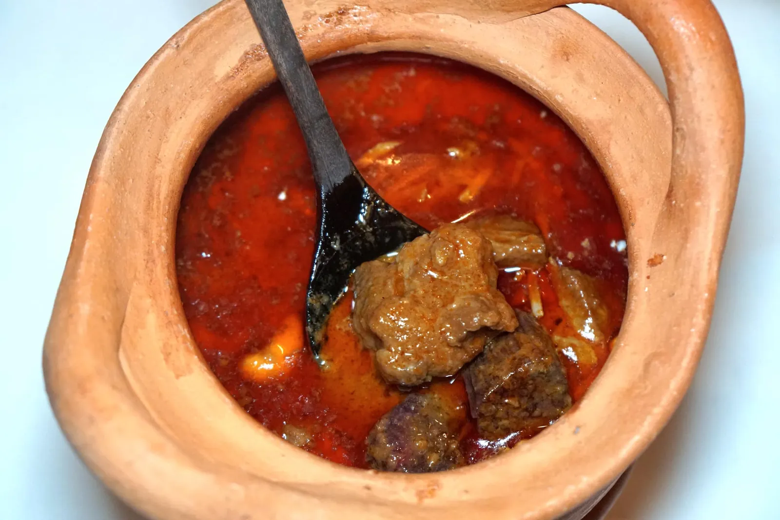 แกงมัสมั่นแกะ โรตี ข้าวหอมมะลิ (780++) CHEF NOOROR’S BESPOKEN MASSAMAN LAMB Signature Curry!!! Inspired by a Poem of King Rama II; Australian Lamb Our very own Massaman Paste - Coconut Milk - Tamarind Juice - Fresh Ginger Palm Sugar - Sweet Potatoes - roasted Nuts - Roti - Organic Jasmine Rice. เนื้อแกะไร้ซึ่งกลิ่นสาบชนิดที่คนไม่ทานแกะก็อร่อยได้ (15/20)