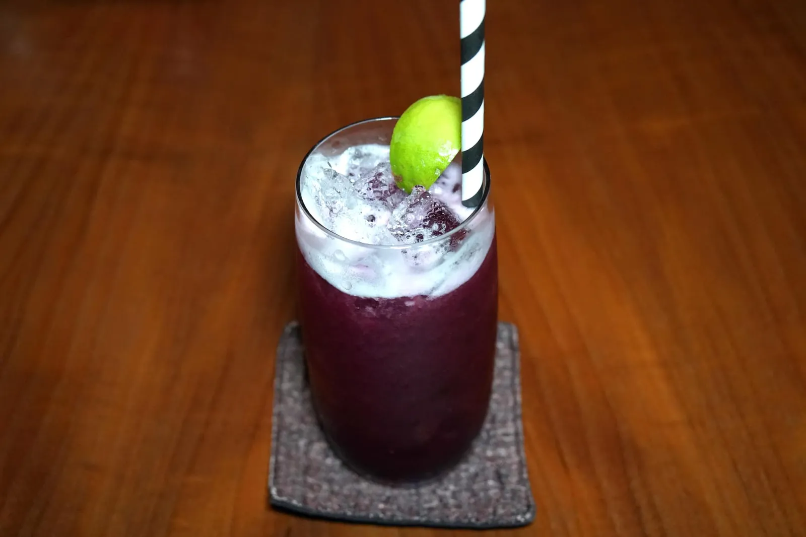 เรียม (220++) Cranberry juice, pineapple juice, strawberry juice “เรียม” ได้จากการผสมน้ำแครนเบอร์รี่เข้ากับน้ำสับปะรดและน้ำสตรอว์เบอร์รี่ ให้รสหวานนำอมเปรี้ยวนิดๆ