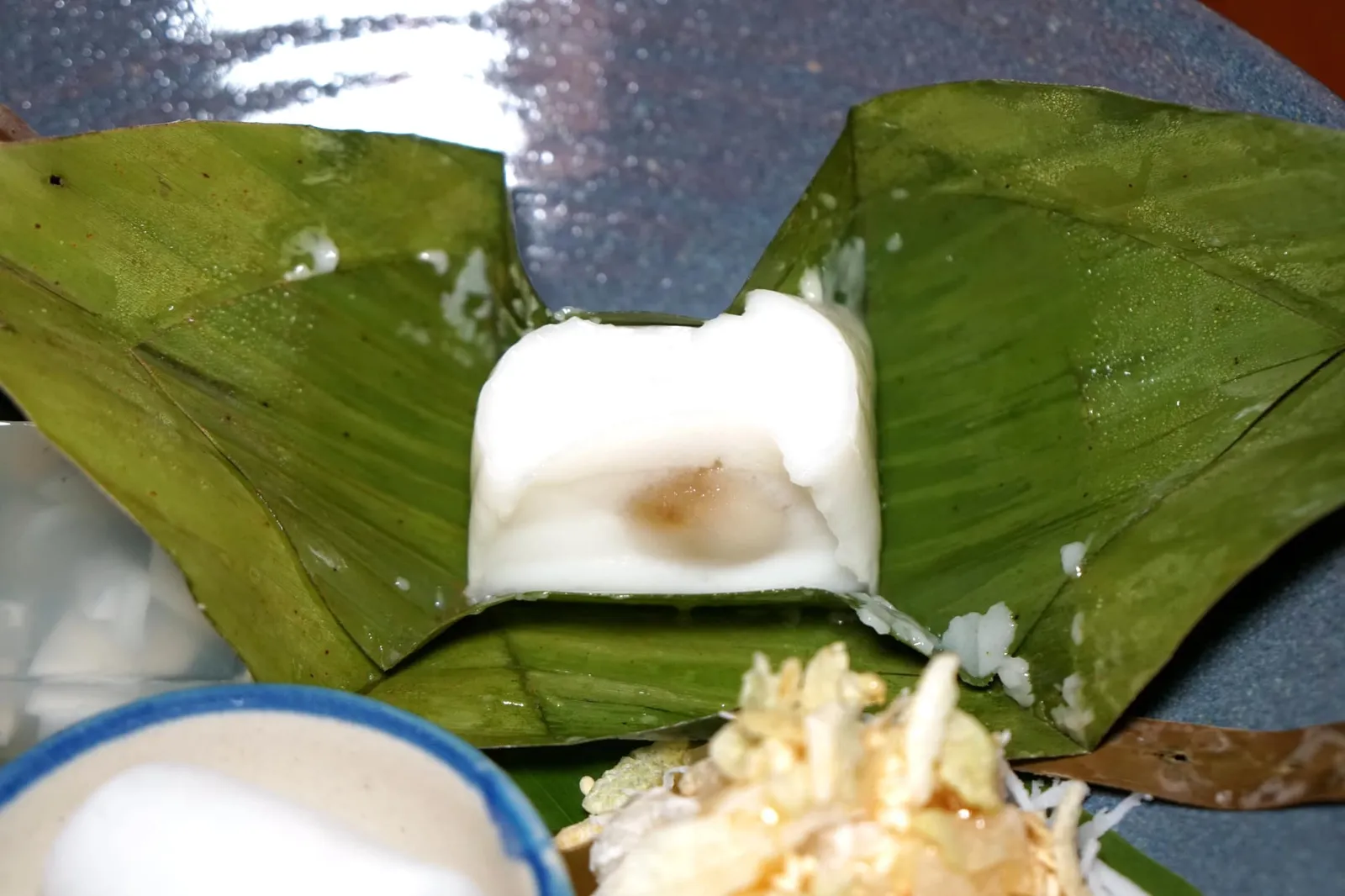 มะพร้าว (350++) Life cycle of coconut เปิดห่อใบตองออกมาจะพบกับขนมใส่ไส้ด้านใน (15/20)