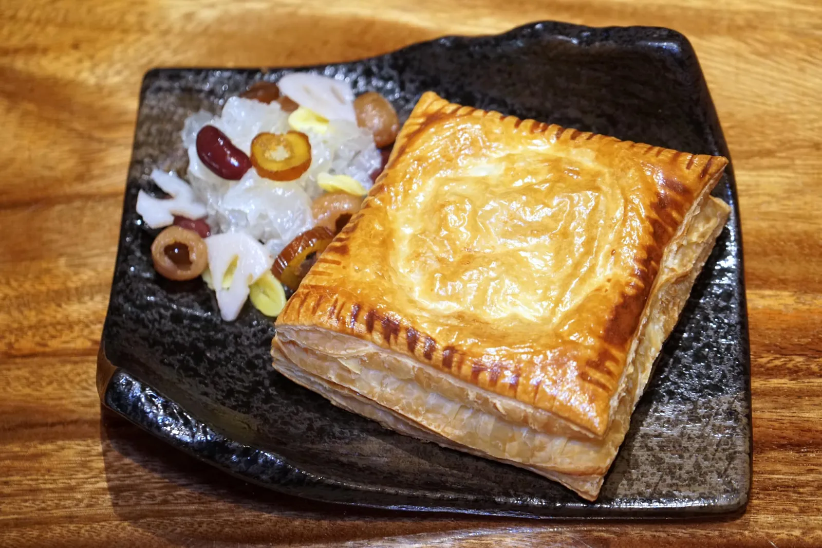 พายเต้าทึงแปดเซียน (120++) Bean Tortilla Pie สุดท้ายคือพายเต้าทึงเสิร์ฟมาอุ่น ๆ ข้างกันกับกับเครื่องเต้าทึง ด้วยขนาดเทียบกับราคาถือว่าคุ้มค่ามาก ๆ (12/20)