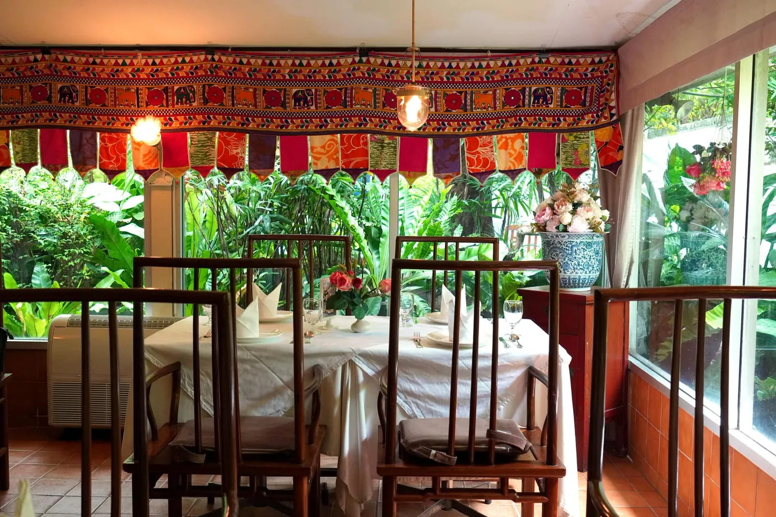 จุดเด่นของร้านท่านหญิงที่ทำให้เราแวะเวียนกลับมาชิมทุกปีก็คือรสชาติอาหารที่อาจเรียกได้ว่าอร่อยเกือบทุกอย่าง ทั้งยังมีราคาสมเหตุสมผล เหมาะกับการพาผู้ใหญ่หรือคนในครอบครัวมารับประทานพร้อมกันได้โดยไม่ต้อวกังวลเรื่องค่าใช้จ่าย