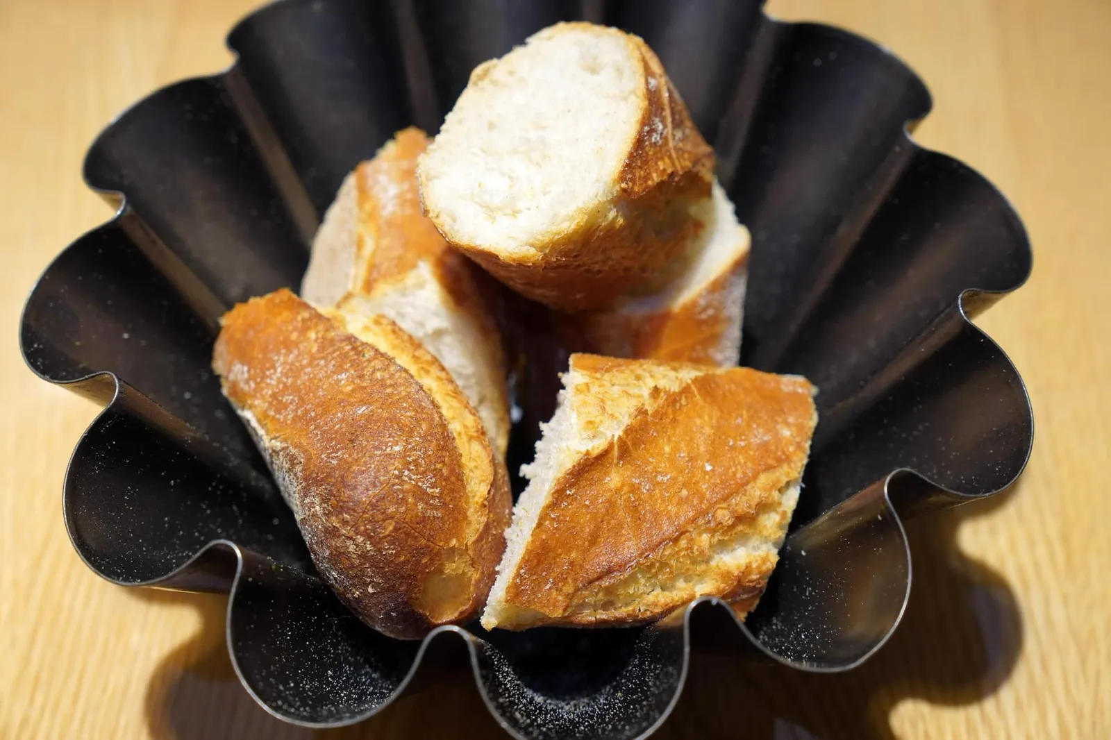 Bread (1.8 EUR) ทางร้านจะคิดค่าขนมปังเพิ่มจากเมนูปกติ 1.8 EUR