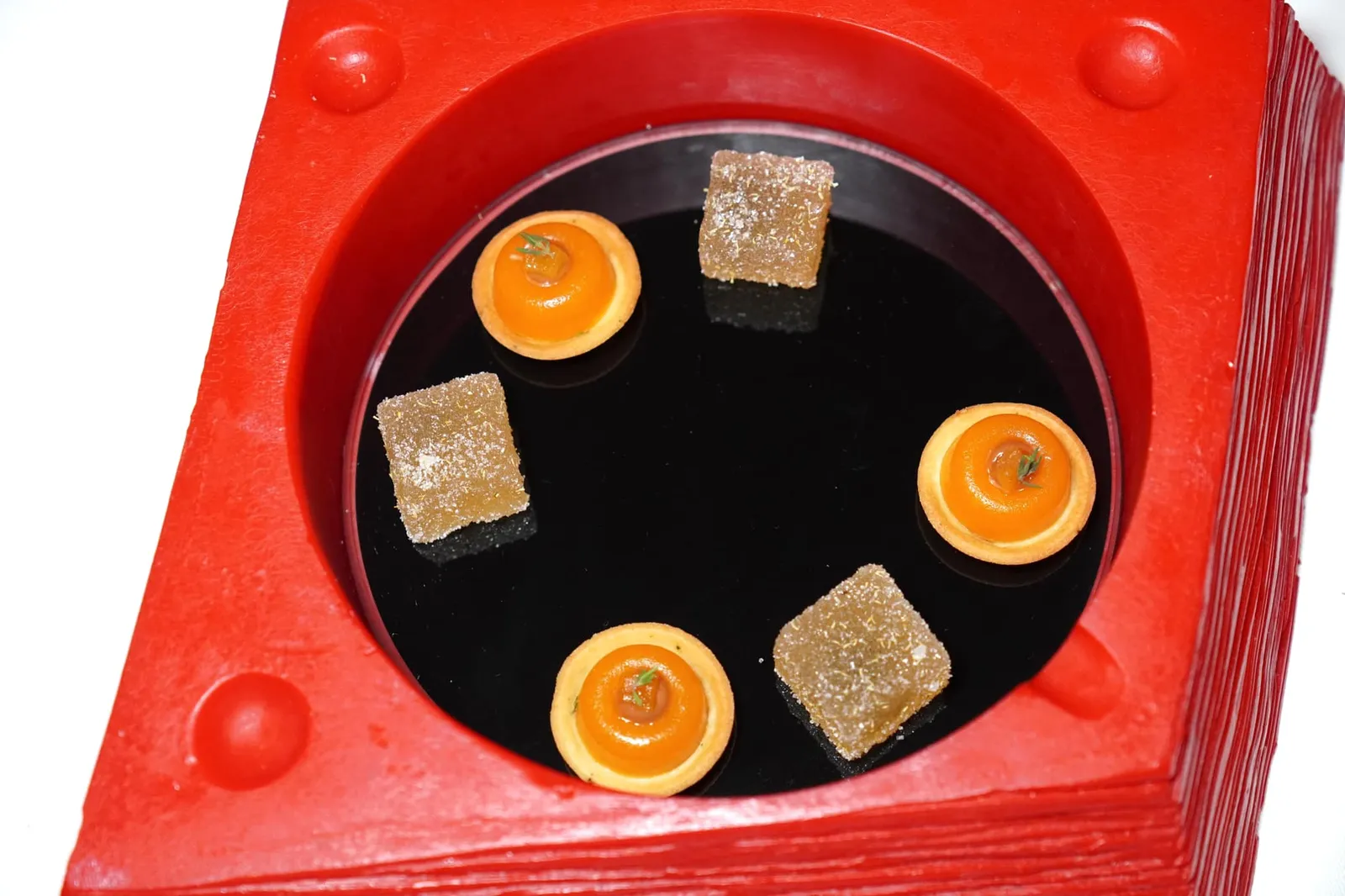 Petits fours Jelly of black Almond and Chamomile และ Apricot and Hazelnut