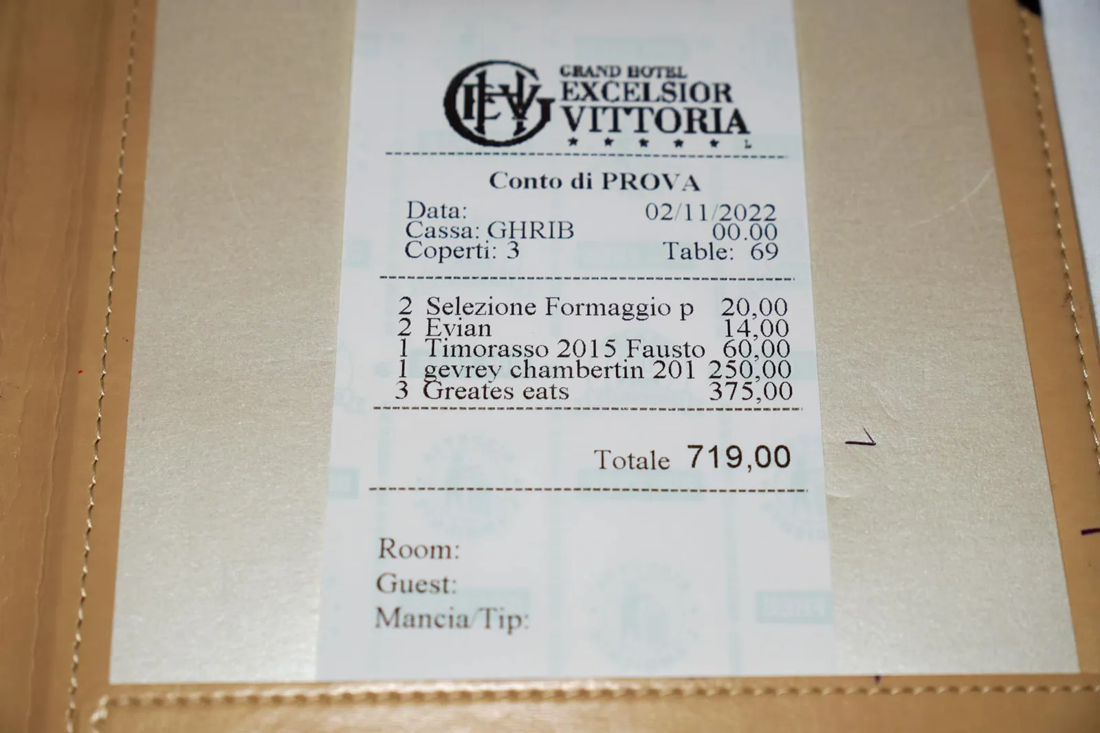 💰 ราคา 719 €