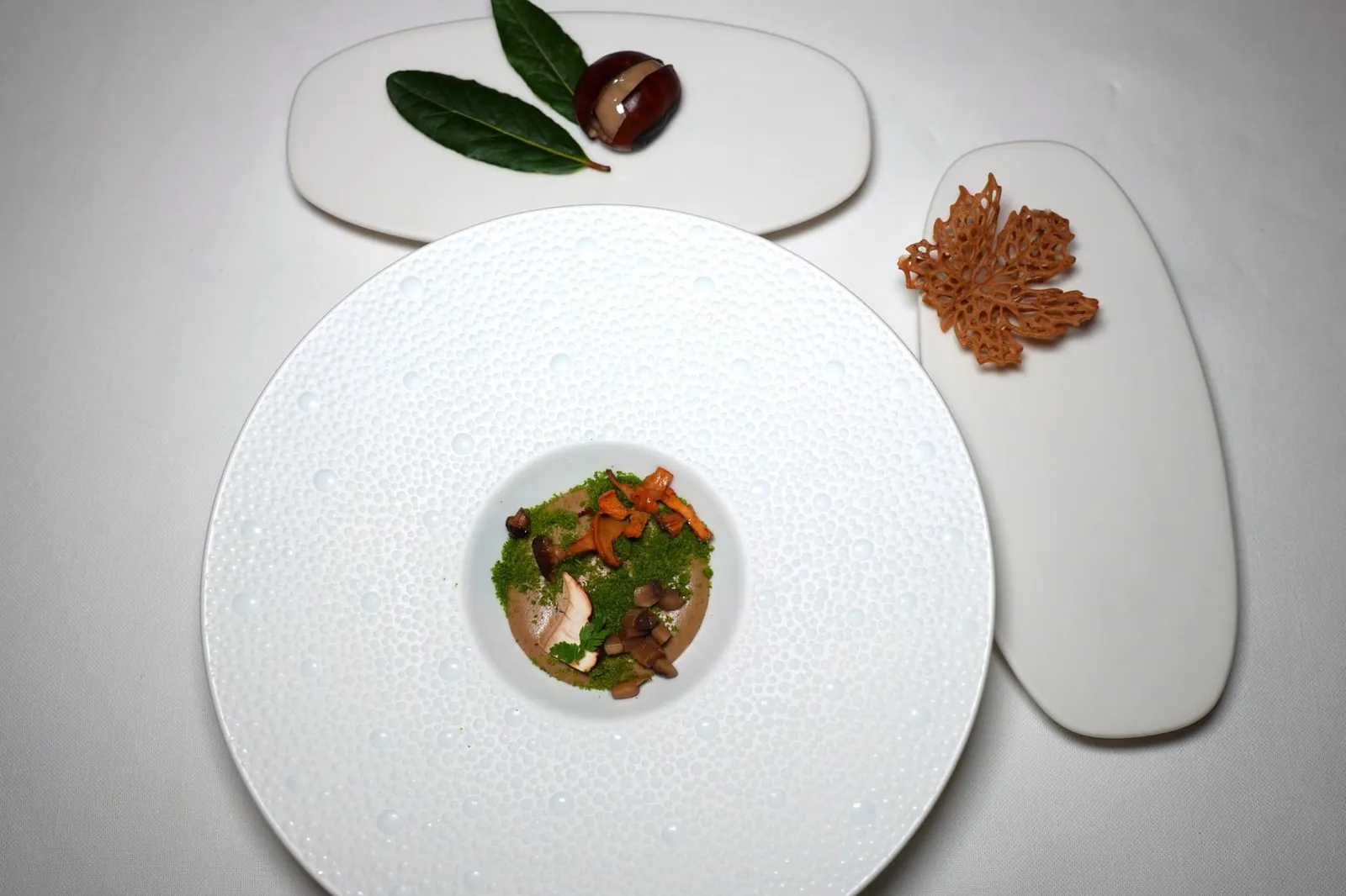Amuse-bouche ทั้งสามอย่างเสิร์ฟมาพร้อมกัน