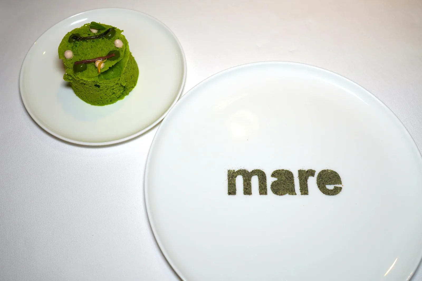 Mare (Sponge of green herbs with anchovy mayonnaise) เมนูจานหลักในคอร์สคือ Mare ที่แปลว่าทะเลนั่นเอง (14/20)