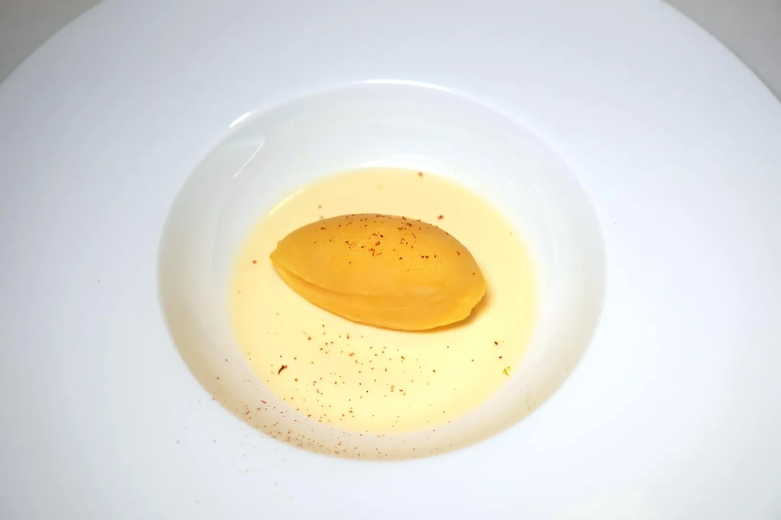 Mandarin sorbet with elderflower powder ล้างปากด้วย Mandarin Sorbet รสเปรี้ยวท็อปด้านบนด้วยผง Elderflower หอม ๆ (14/20)