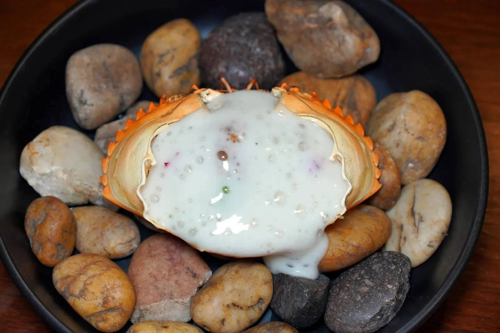 🥄 STARTERS ปูไข่ไก่หลง Steamed organic hen egg with crabmeat จากนั้นเชฟจะใส่โฟมที่เตรียมขึ้นมาจากปลาแห้งให้เนื้อสัมผัสที่ค่อนข้างเบาและมีกลิ่นหอมเด่นชัดลงไปด้วย (17/20)